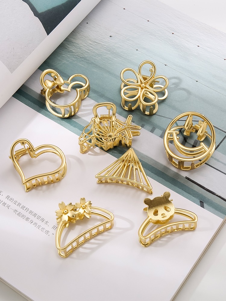 Metal small bath hair gripper at the back of the head, a simple and elegant female hair bun, hair clip, gripper, hairpin, and bangs clip