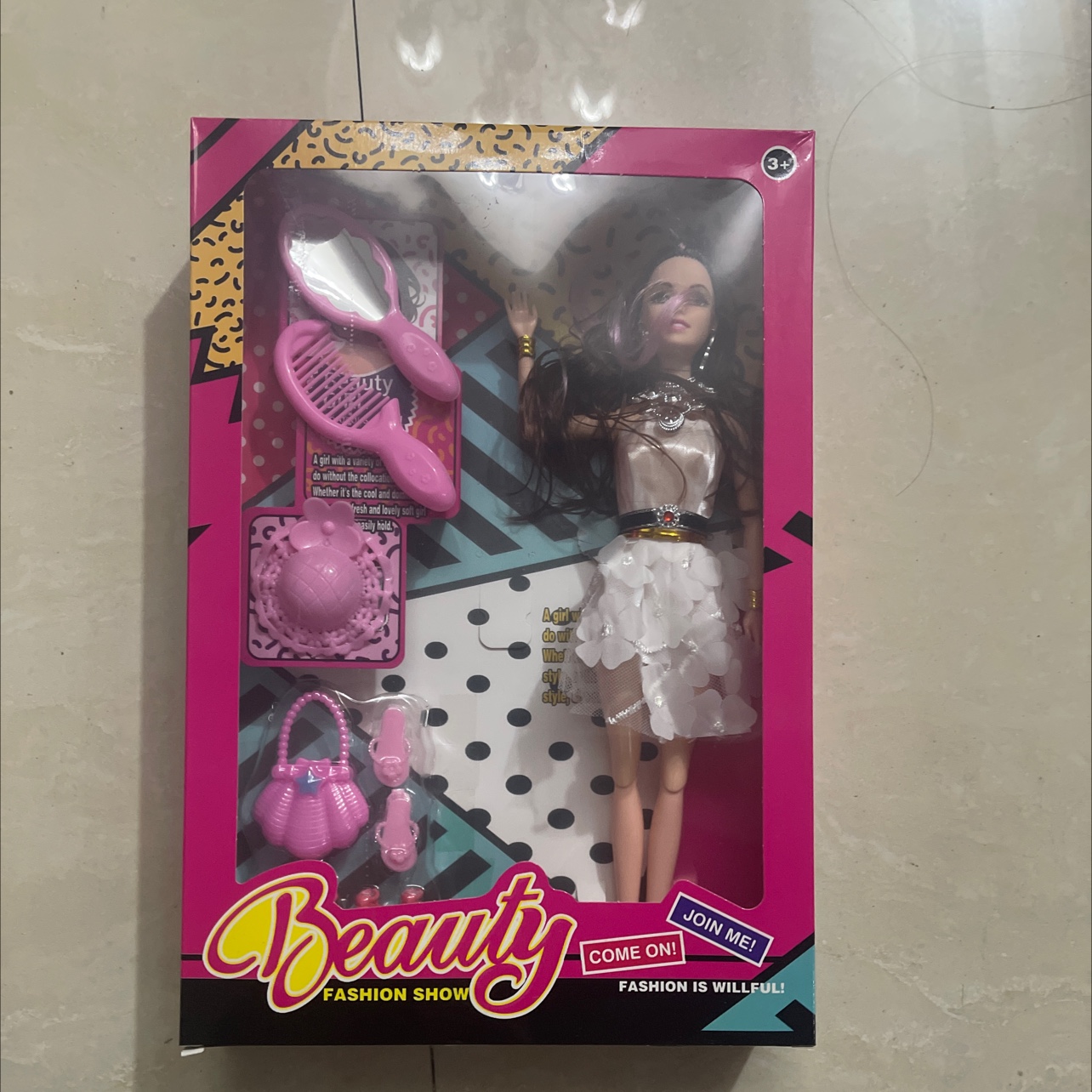 New doll set for 2022-31 with accessories. The dolls are solid and the hair is random. Doll mix style, random. Welcome both new and old customers to make your purchase Specification image