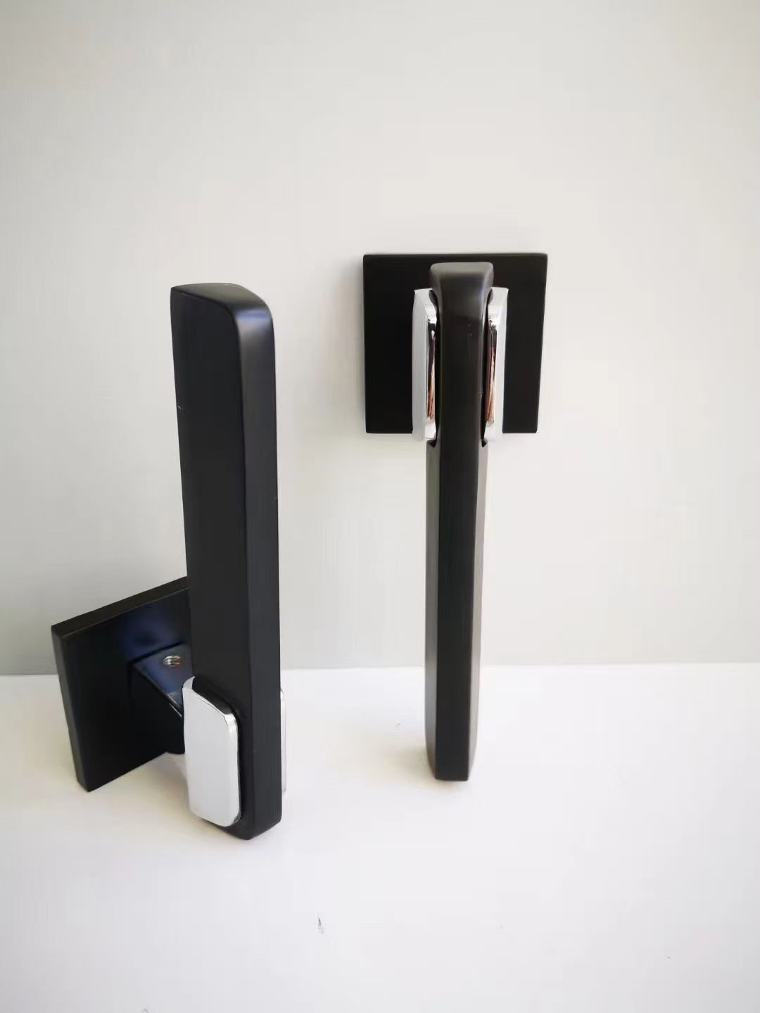 New aluminum alloy wood-grain door handle