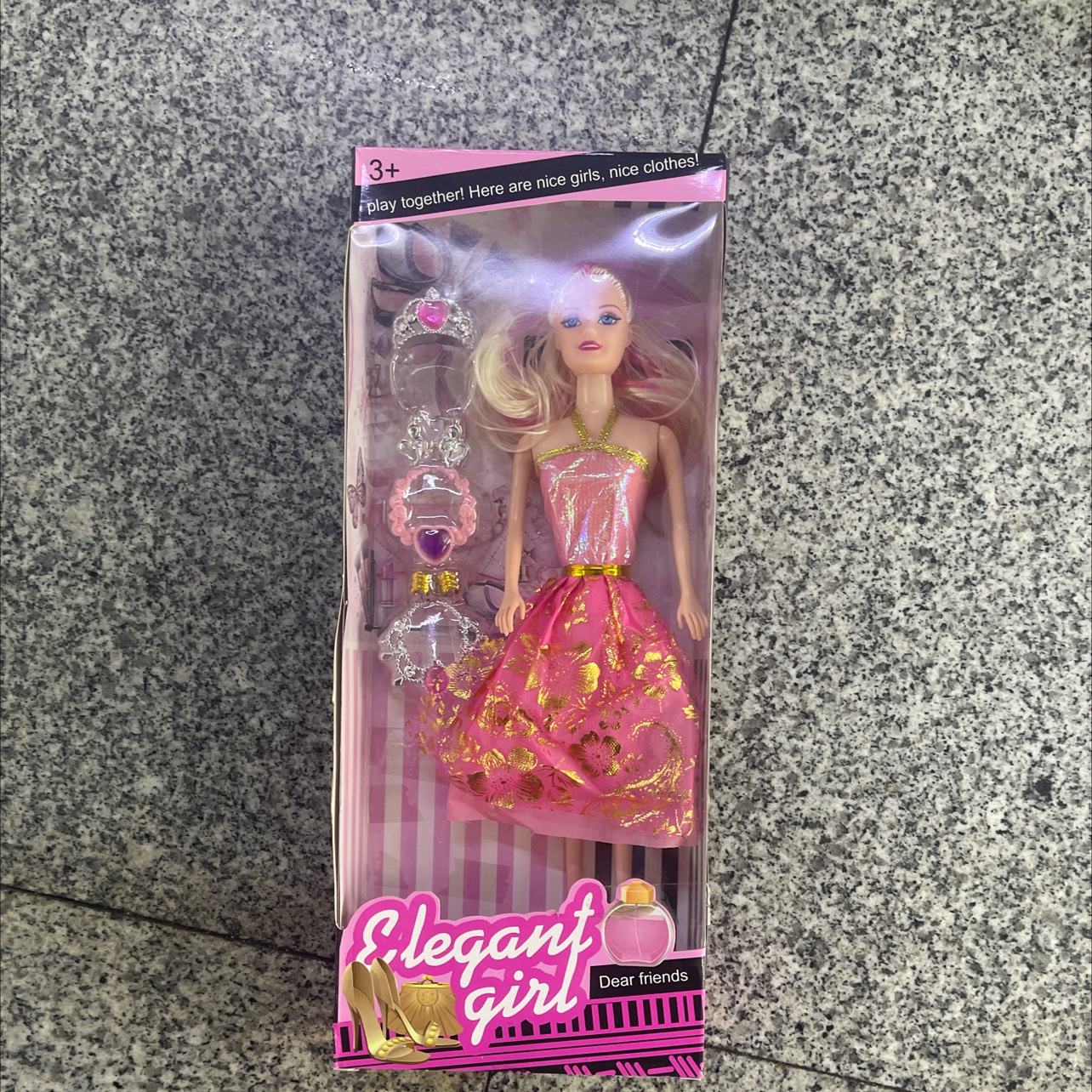 Doll set with accessories. The doll is solid and the hair is random. Doll mix style, random. Welcome both new and old customers to make your purchase