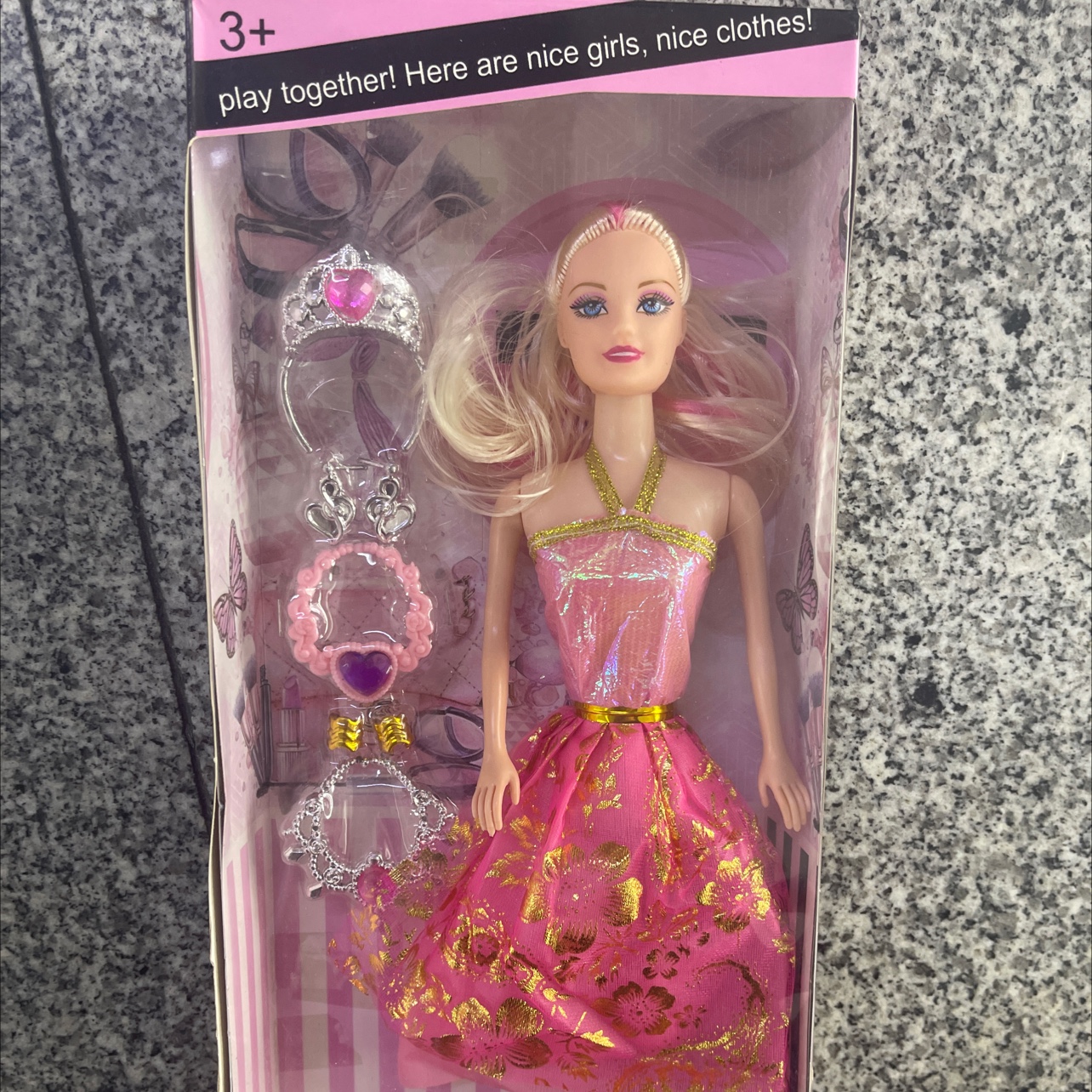 Doll set with accessories. The doll is solid and the hair is random. Doll mix style, random. Welcome both new and old customers to make your purchase Application Scenario
