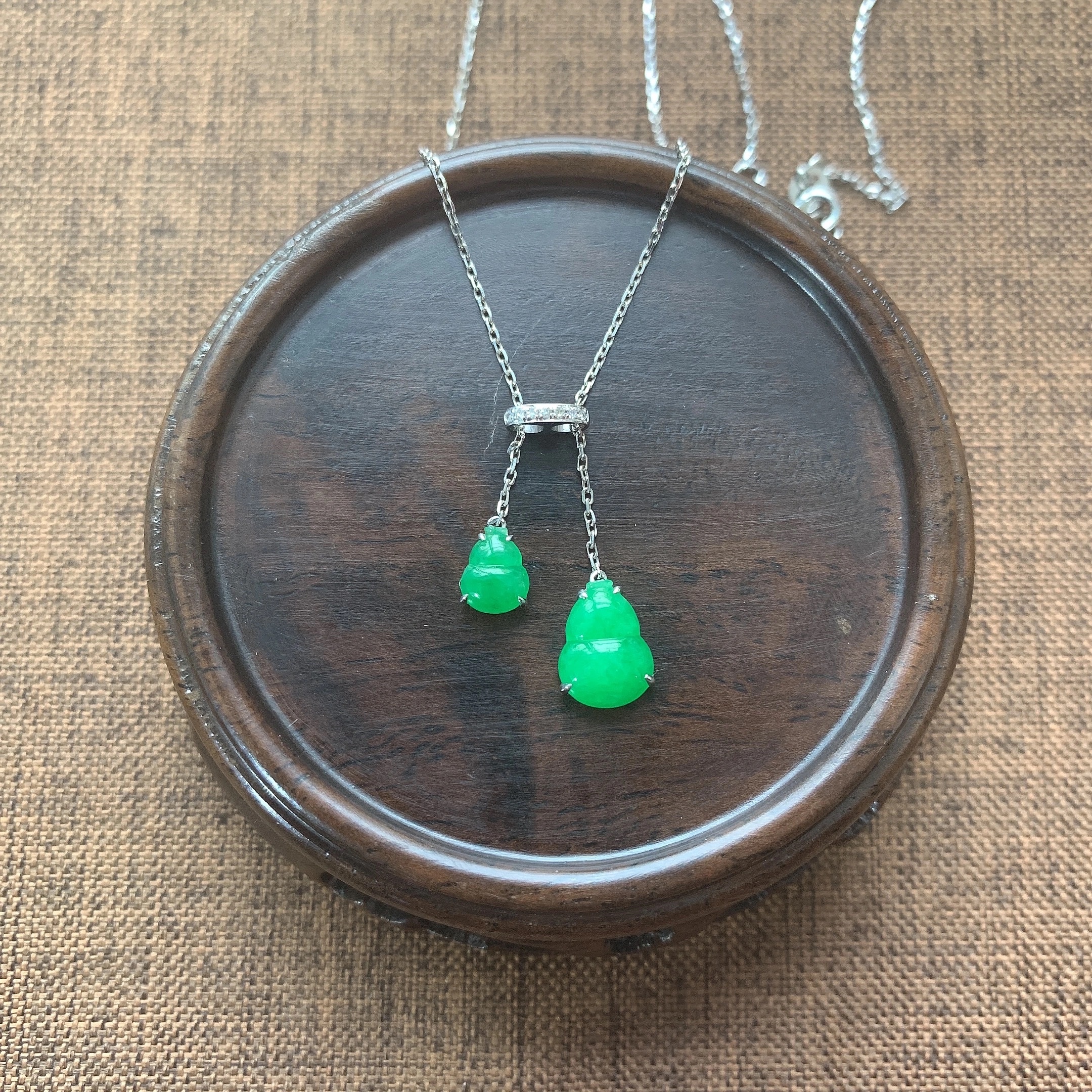 【 Oriental Jade 】 Natural jadeite jade A-grade K gold small gourd pendant Jade pendant jadeite neck decoration