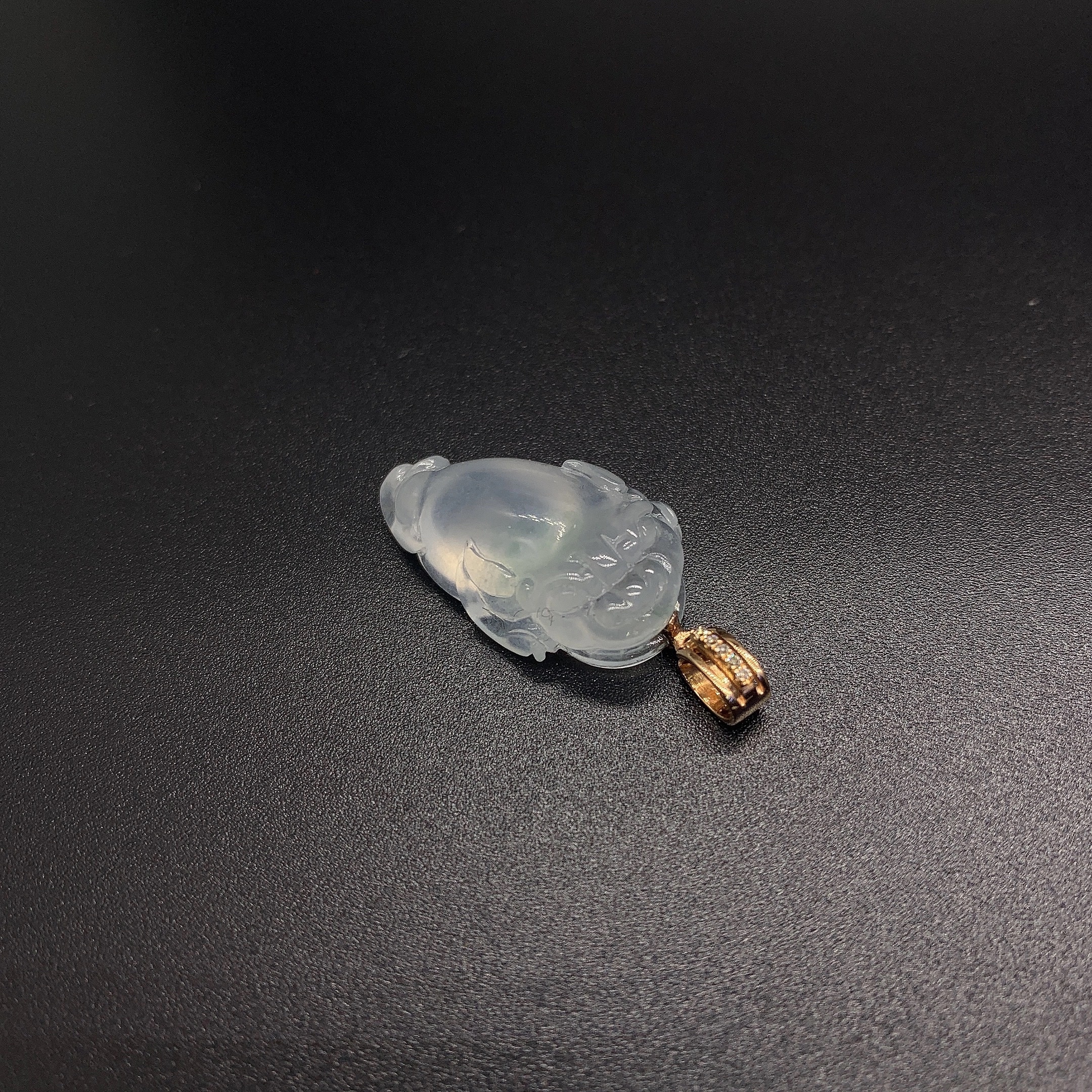 【 Oriental Jade 】 Natural jadeite, A-grade white ice, small PI Xiu, K gold pendant, jade pendant, jadeite neck ornament Specification image