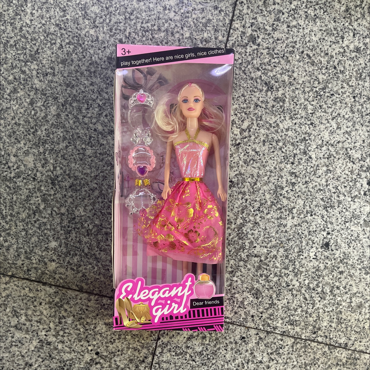 Doll set with accessories. The doll is solid and the hair is random. Doll mix style, random. Welcome both new and old customers to make your purchase details Picture
