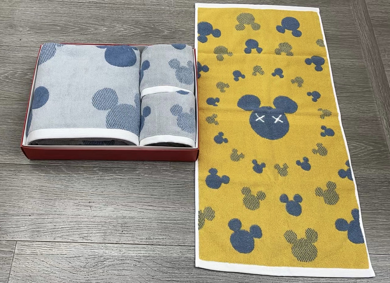 Towel and bath towel gift box set, three-piece set, company gift wholesale, opening, wedding, birthday return gift, customized printing