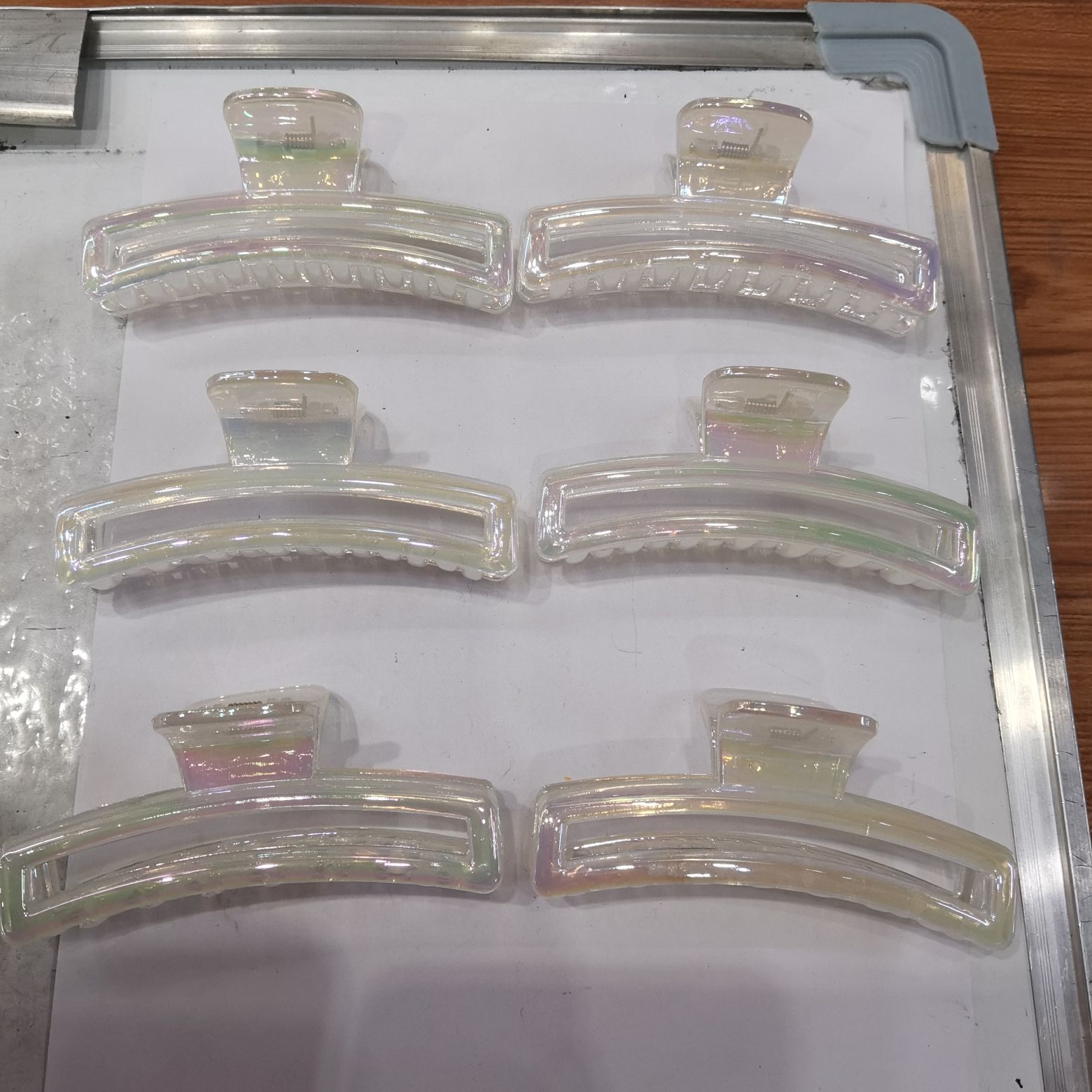 Haishen Accessories, a popular and trendy Korean-style fashion classic, 10 cm electroplated AB iridescent transparent grabber Application Scenario