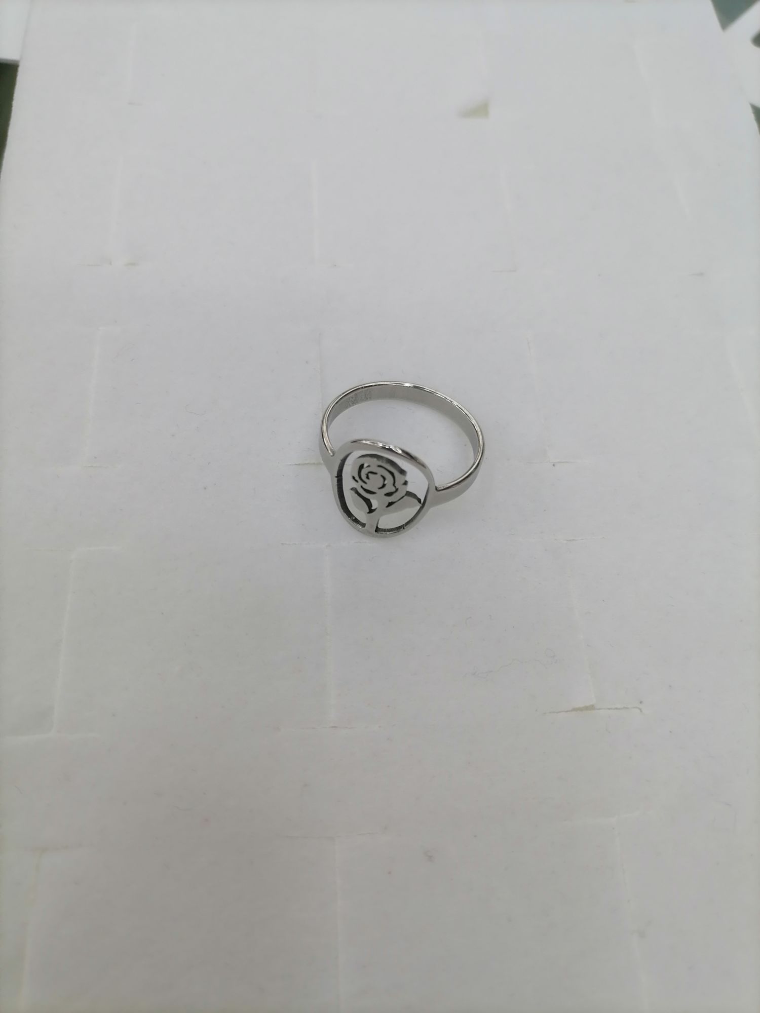 Titanium steel color rose hollowed-out ring, Red Star Jewelry 08-012 Specification image