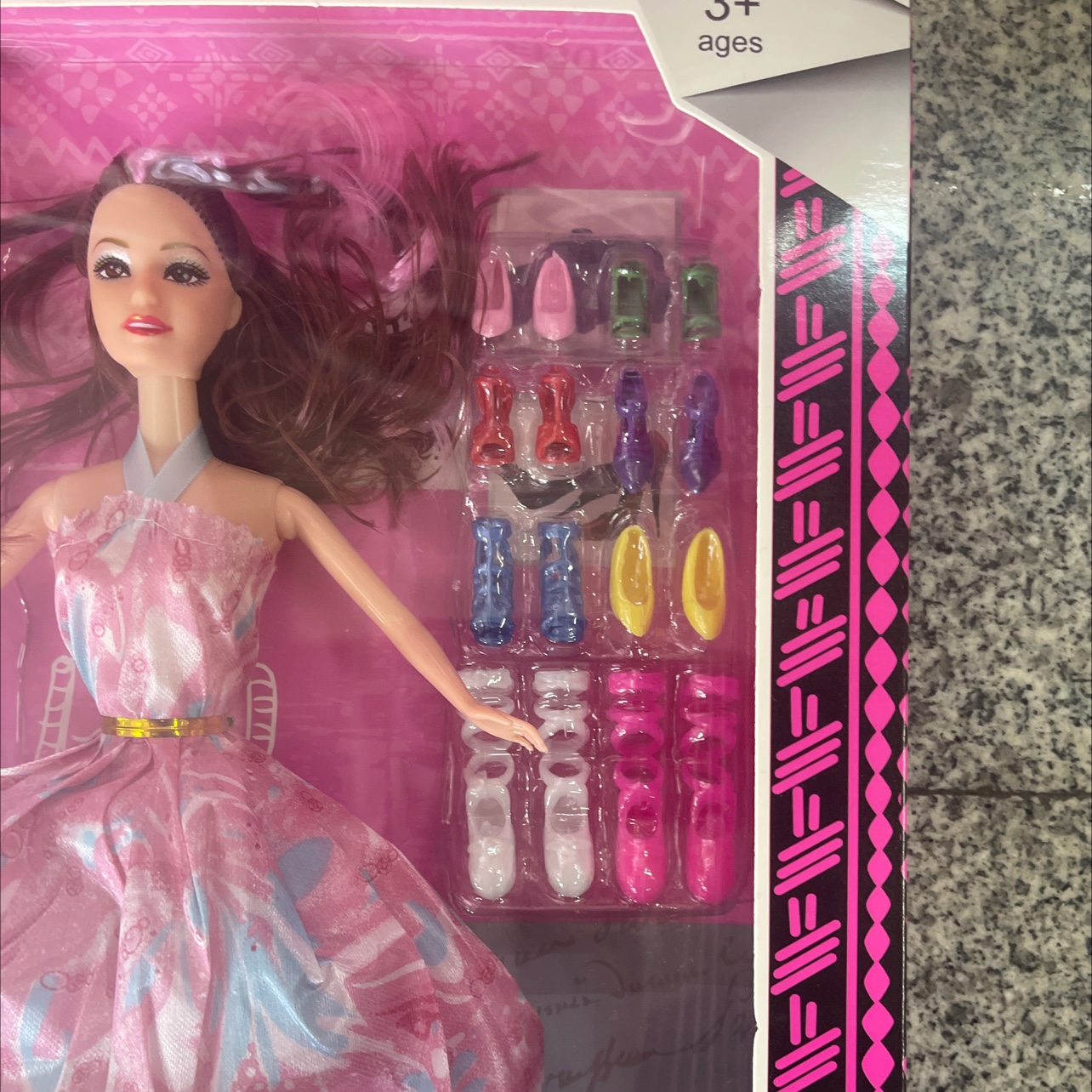 New 2022-42 doll set with accessories. The dolls are solid and the hair is random. Doll mix style, random. Welcome both new and old customers to make your purchase Specification image
