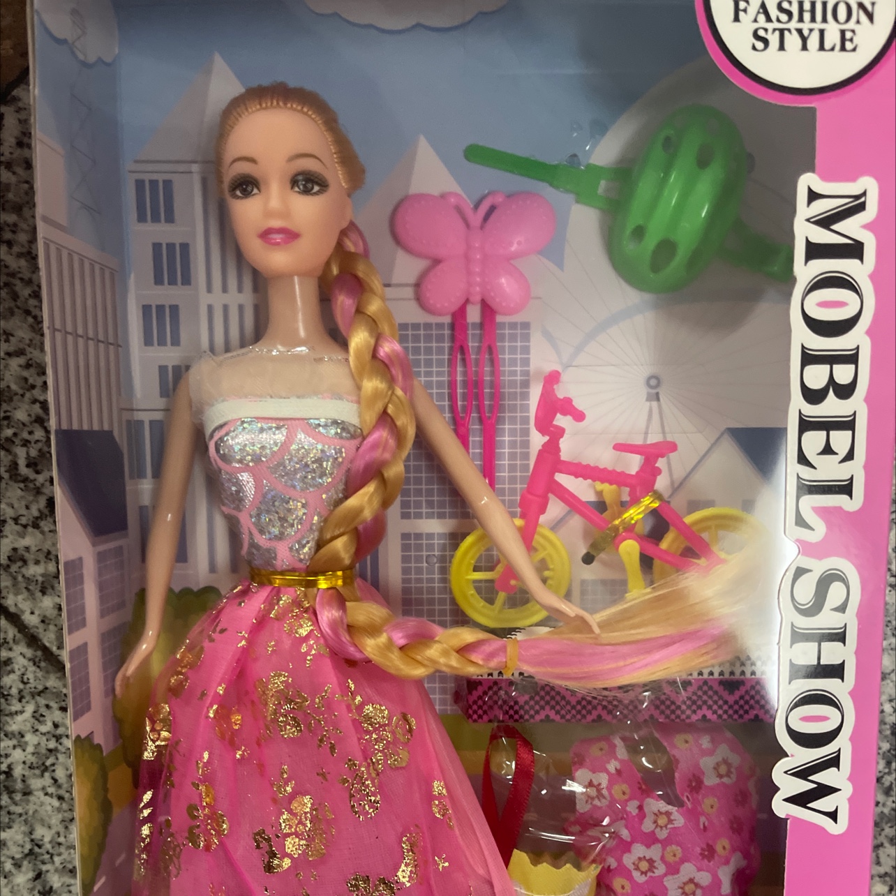 A new doll set with accessories. The dolls are solid and the hair is randomly selected. Doll mix style, random. Welcome both new and old customers to make your purchase details Picture