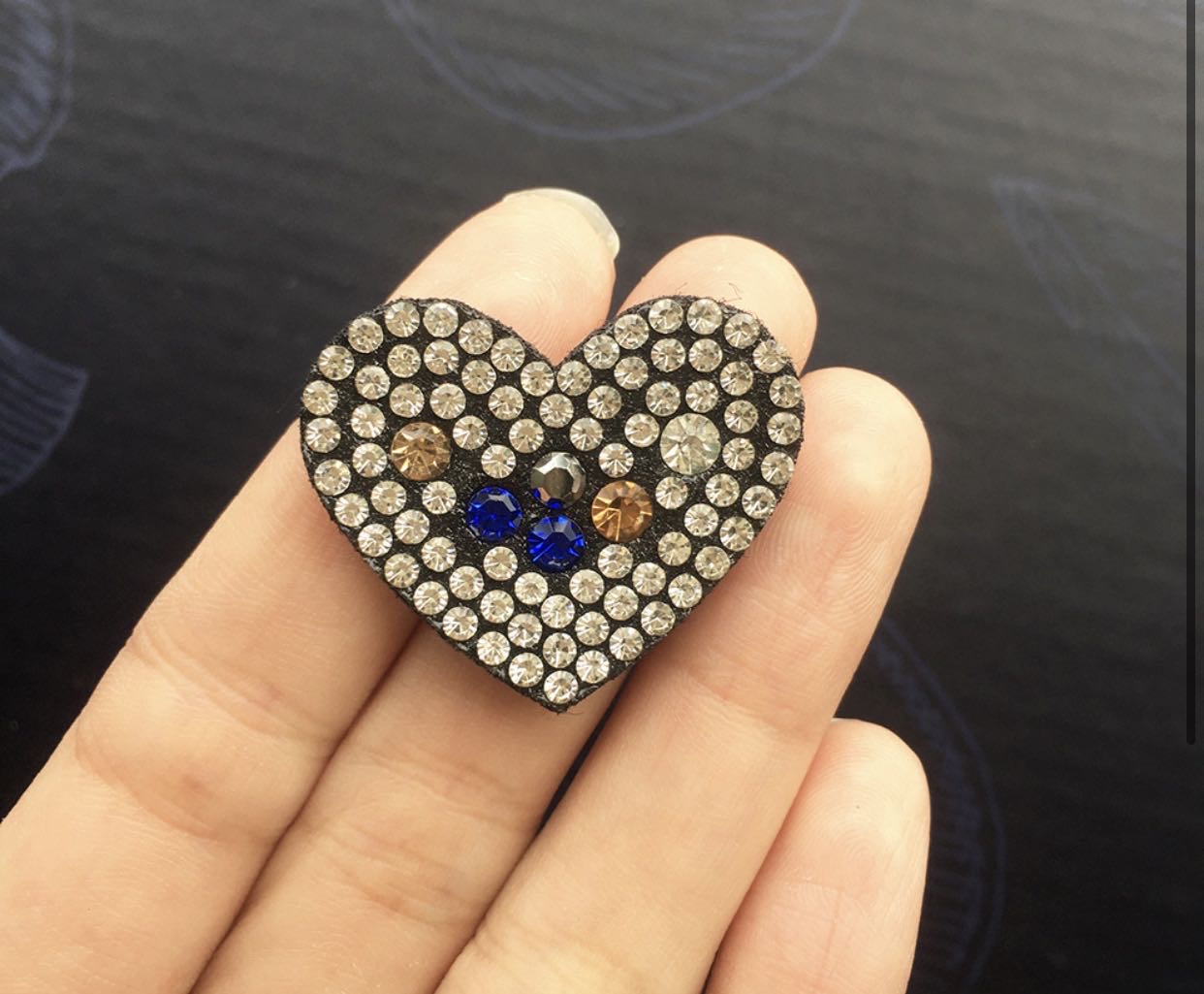 Non-woven fabric embossed diamond hearts, children's hair accessories, shoes, clothes and hair clip accessories Specification image