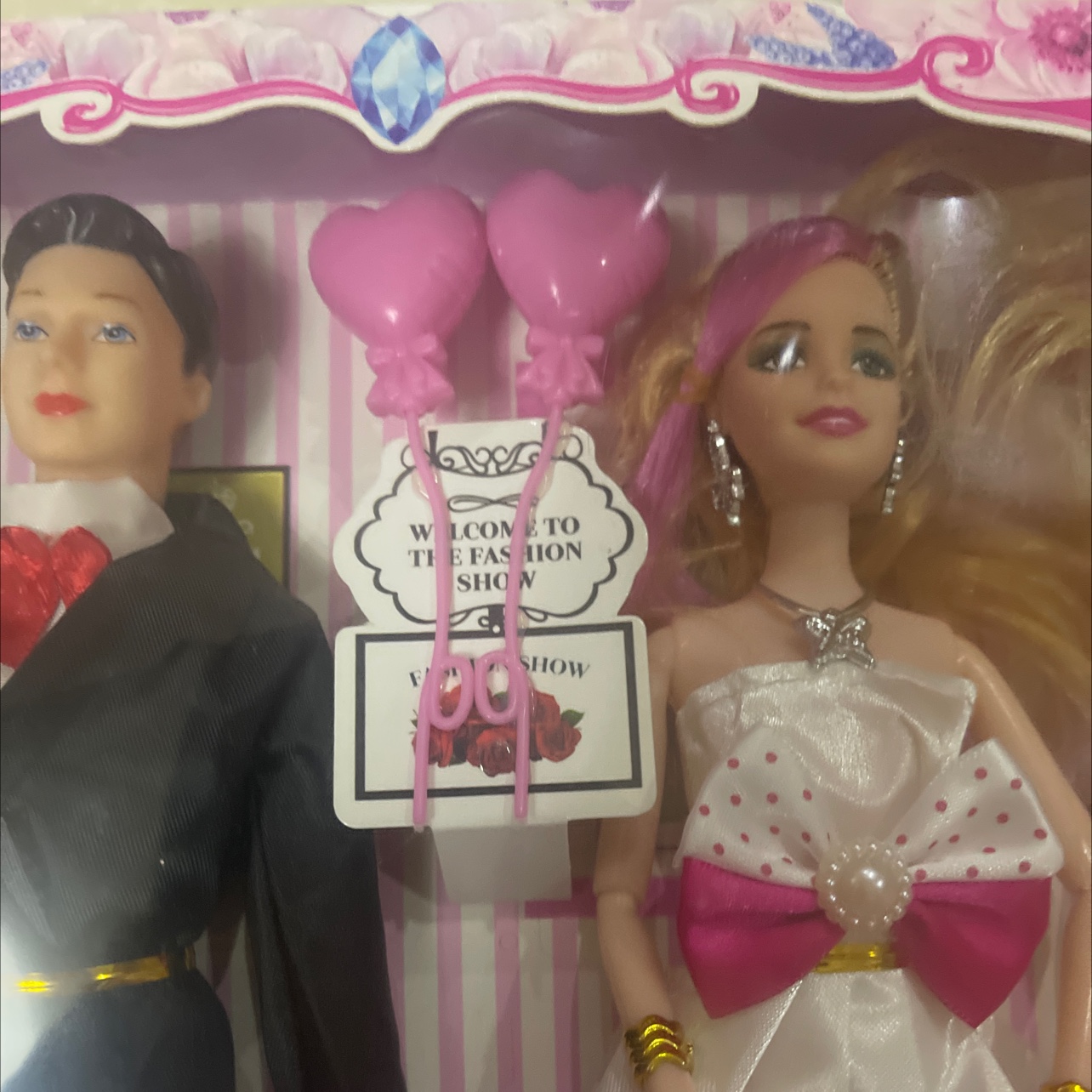 A couple's doll. New doll set with accessories. The dolls are solid and the hair is randomly selected. The boy is hollow. Doll mix style, random. Welcome both new and old customers to make your purchase Application Scenario