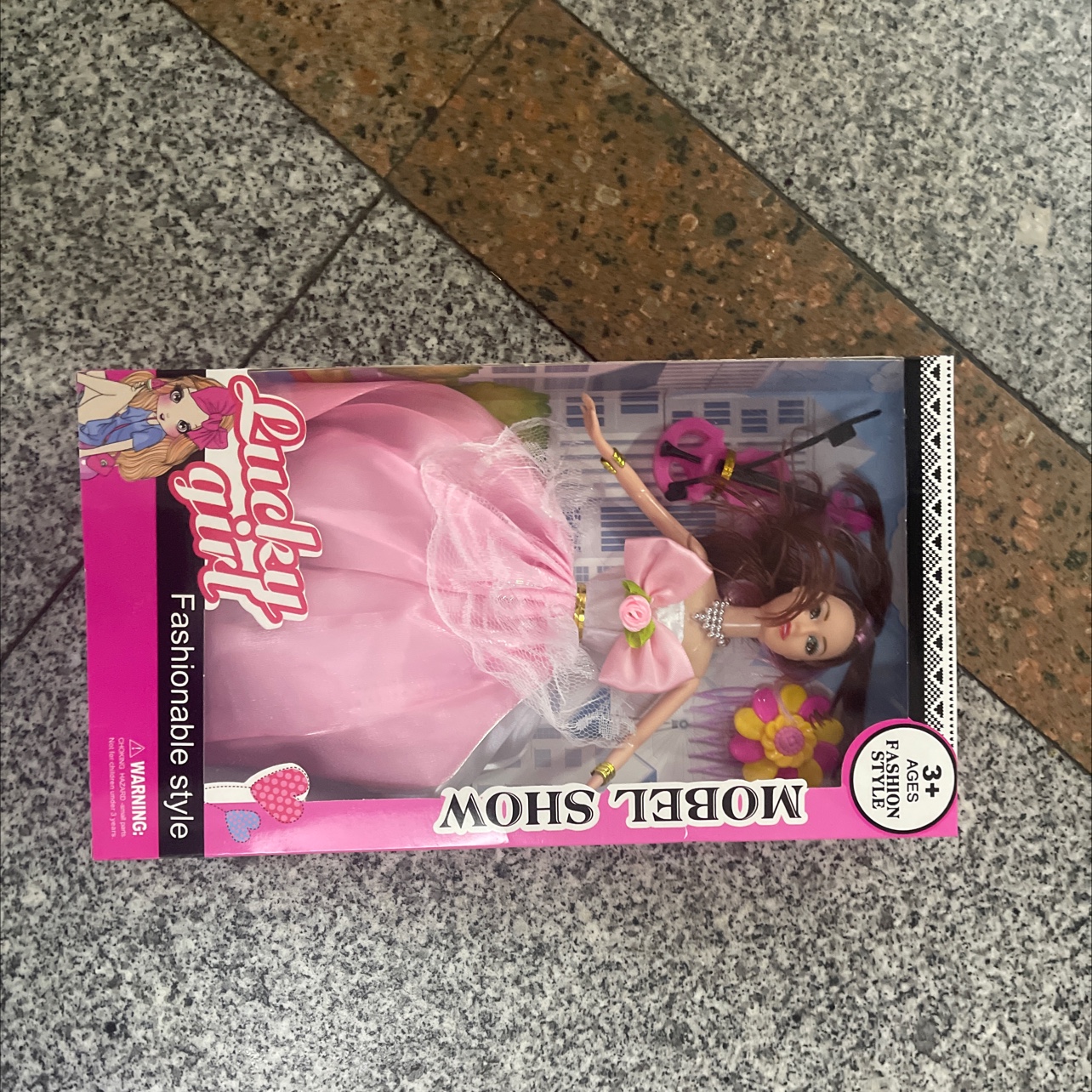 C New doll set with accessories. The dolls are solid and the hair is randomly selected. Doll mix style, random. Welcome both new and old customers to make your purchase details Picture