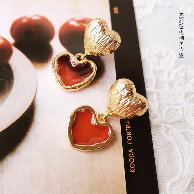 Silver needle earrings 925 sterling silver anti-allergy and versatile 2021 new style Hong Kong style lost a high-end heart-shaped retro girl