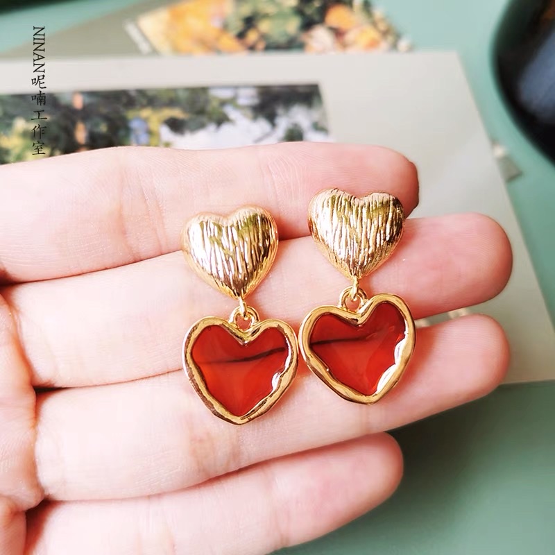 Silver needle earrings 925 sterling silver anti-allergy and versatile 2021 new style Hong Kong style lost a high-end heart-shaped retro girl Application Scenario