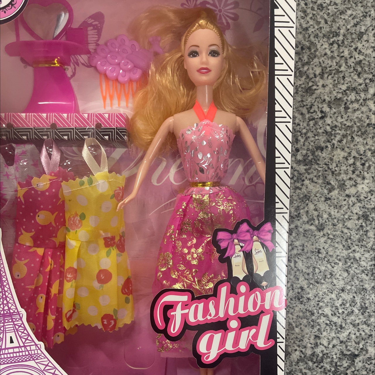 D New doll set with accessories. The dolls are solid and the hair is randomly selected. Doll mix style. There is a dressing table. Random. Welcome both new and old customers to make your purchase Specification image