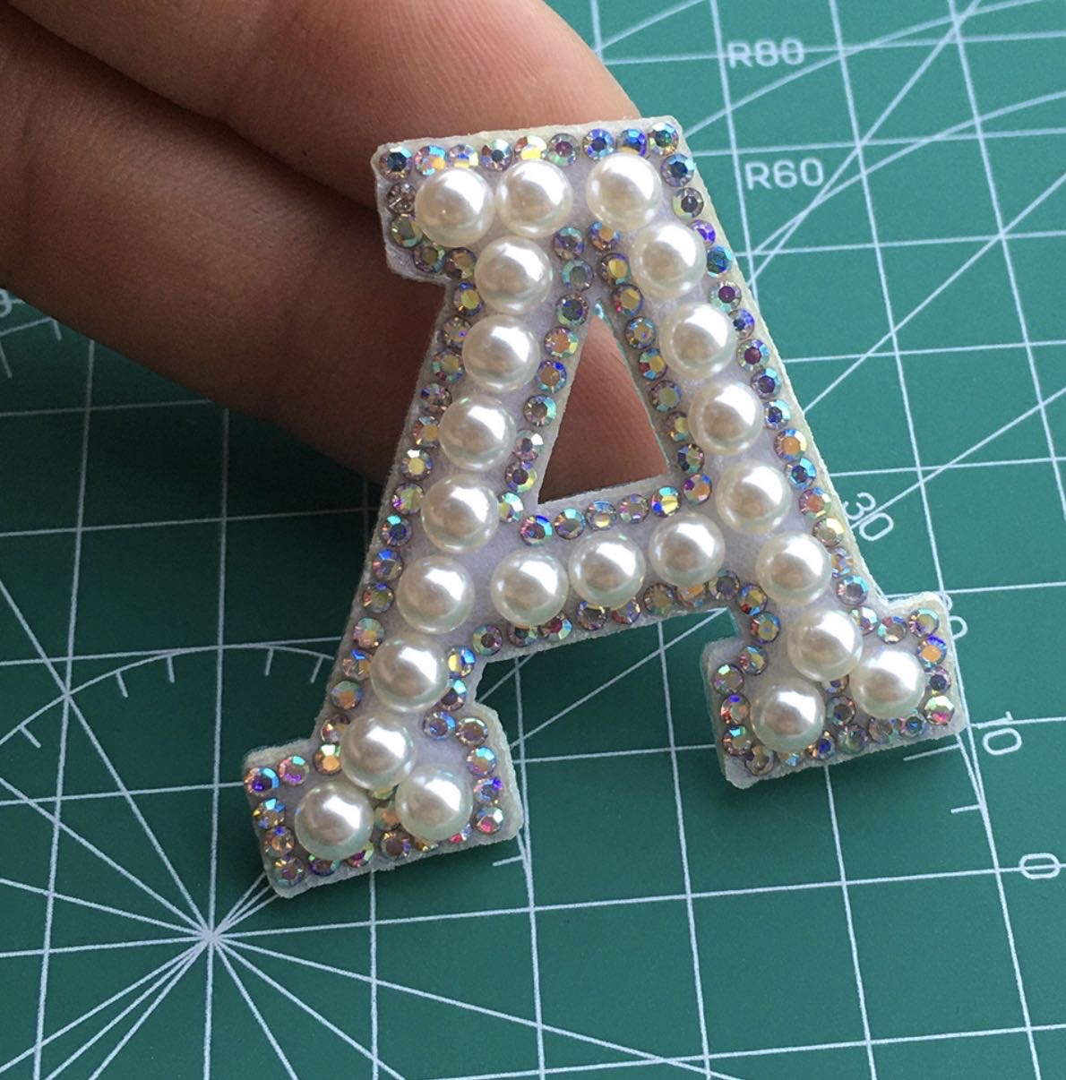 无纺布烫钻、26字母、儿童、衣服、帽子包包、配件