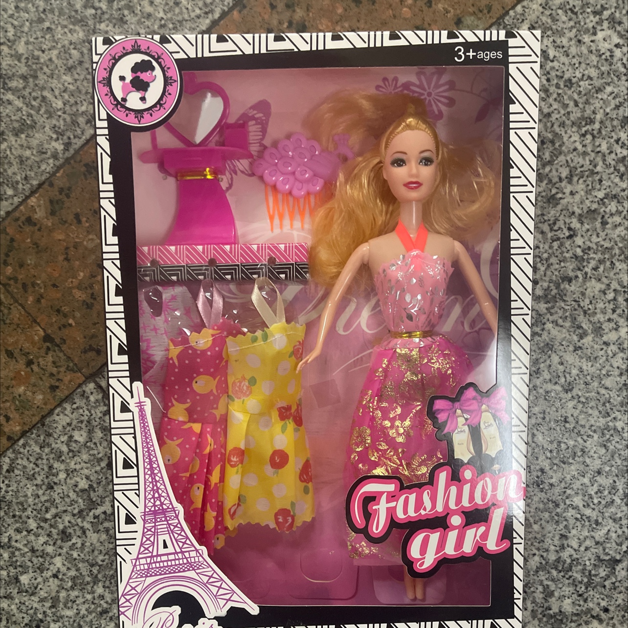 D New doll set with accessories. The dolls are solid and the hair is randomly selected. Doll mix style. There is a dressing table. Random. Welcome both new and old customers to make your purchase Application Scenario