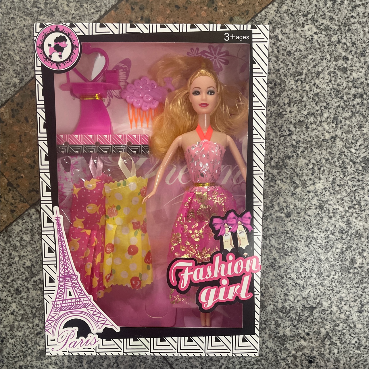 D New doll set with accessories. The dolls are solid and the hair is randomly selected. Doll mix style. There is a dressing table. Random. Welcome both new and old customers to make your purchase details Picture