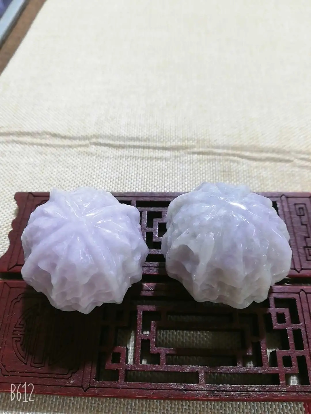 天然翡翠玉石/手把件/手球白底实物图