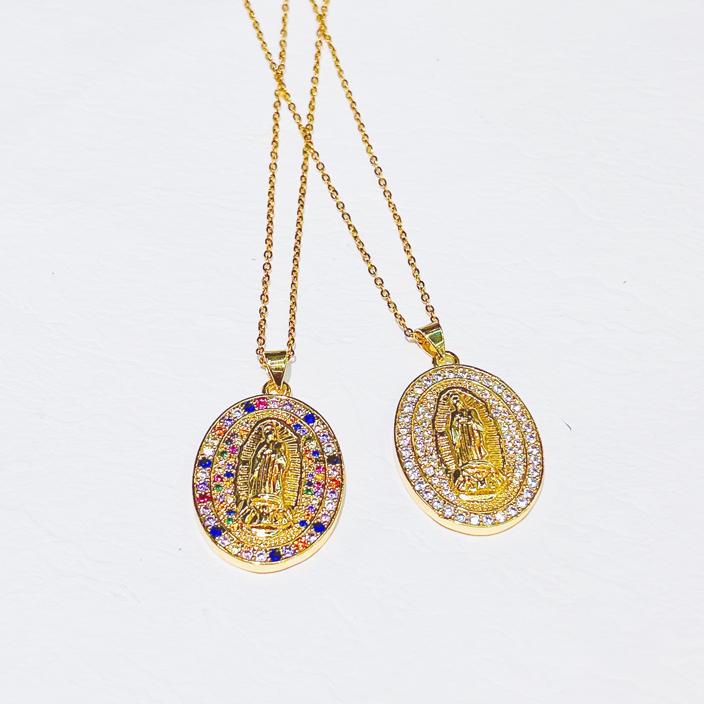 The Virgin Mary necklace is available in two colors: copper zircon electroplated with real gold Specification image