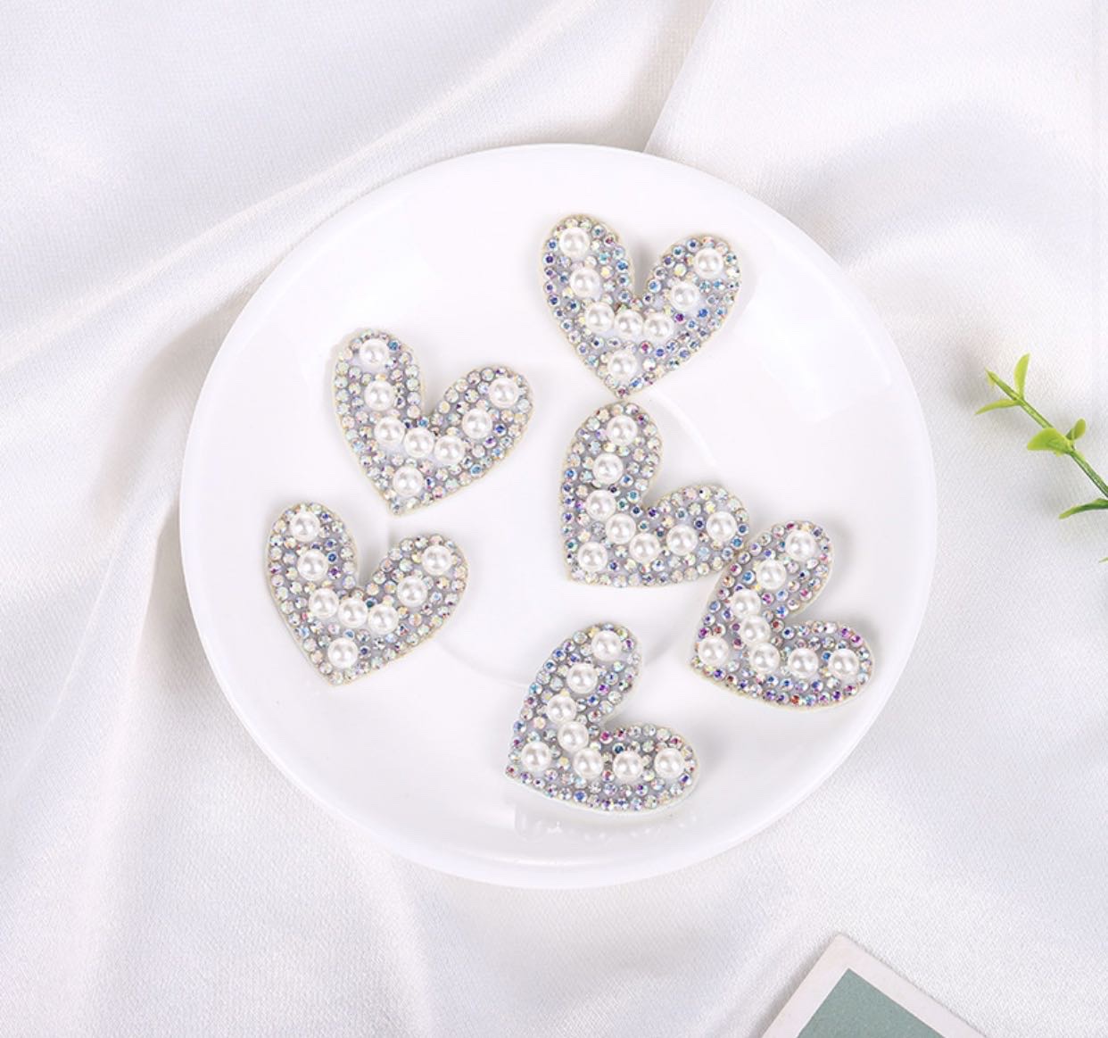 Non-woven fabric rhinestones and water diamonds, heart-shaped children's hair accessories, shoe flowers, and clothing accessories