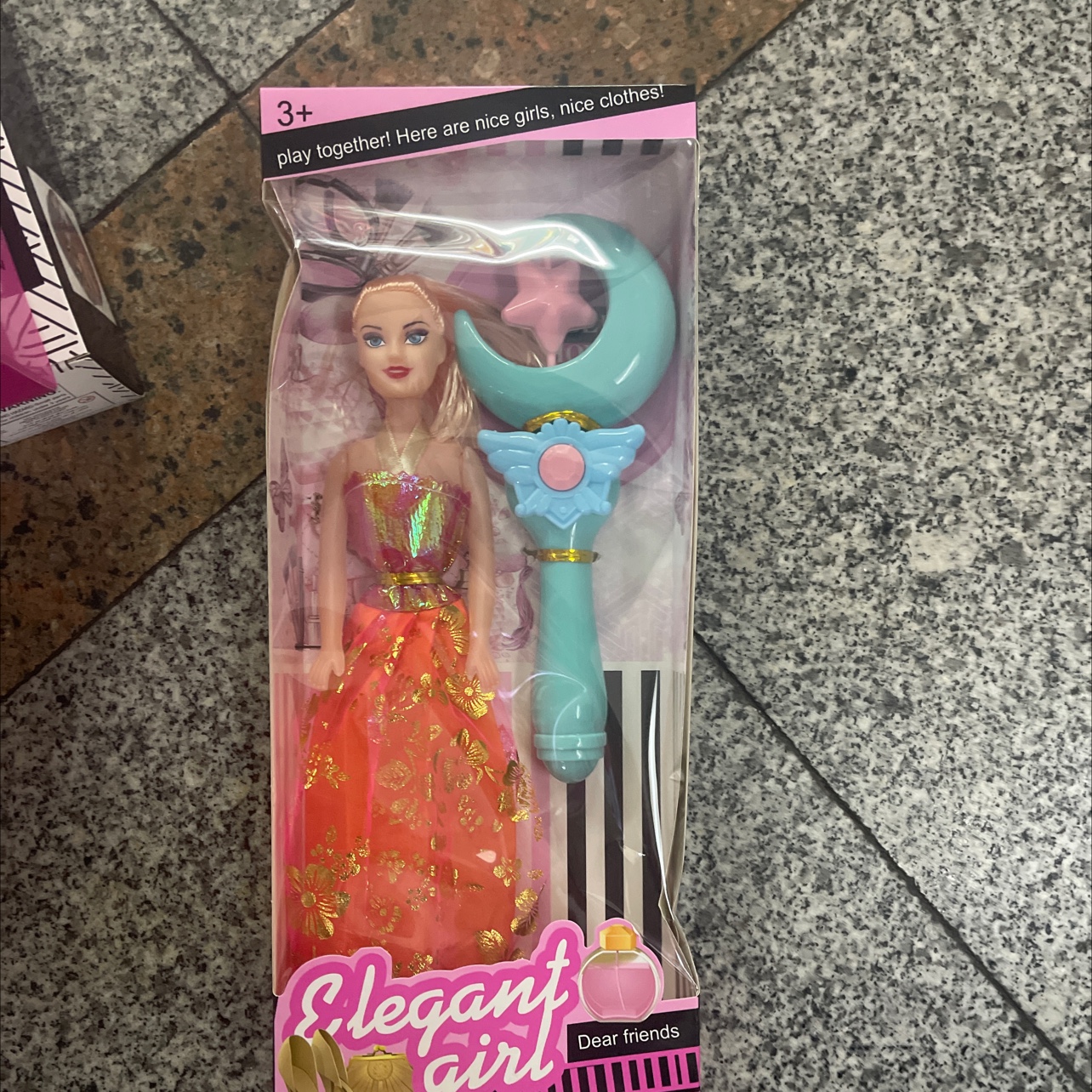 The latest product is the 2022-50 new style doll set with accessories. Hair is randomly selected. Doll mix style, random. Welcome both new and old customers to make your purchase