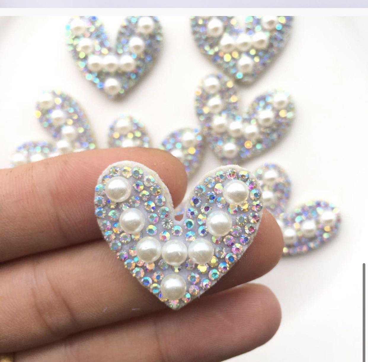 Non-woven fabric rhinestones and water diamonds, heart-shaped children's hair accessories, shoe flowers, and clothing accessories Specification image