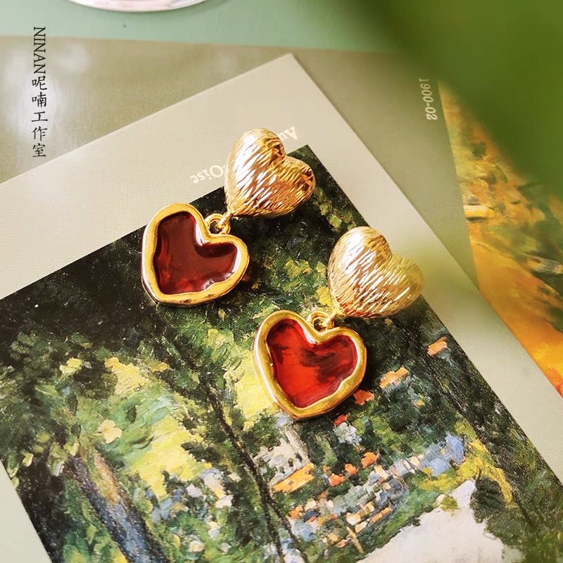 Silver needle earrings 925 sterling silver anti-allergy and versatile 2021 new style Hong Kong style lost a high-end heart-shaped retro girl Item Picture
