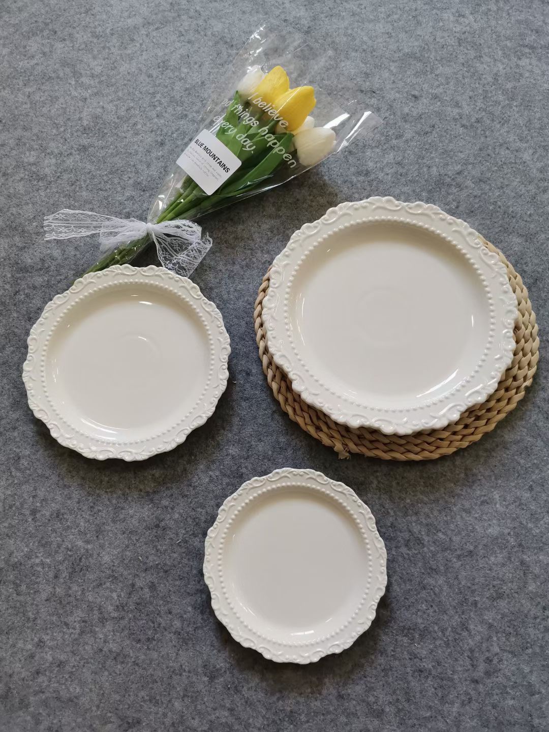 Yongsheng embossed lace simple style white porcelain dinner plate details Picture