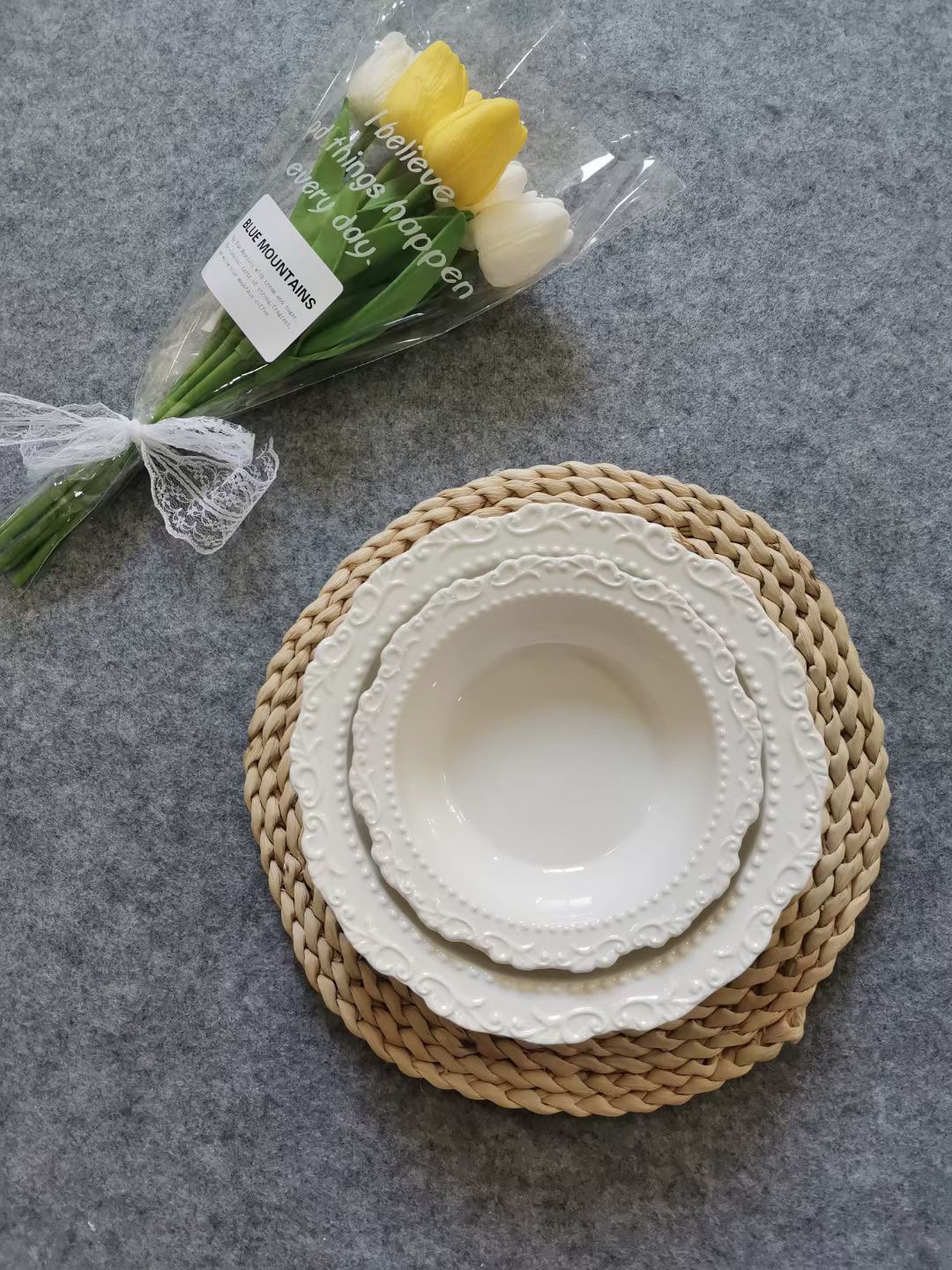 Yongsheng embossed lace simple style white porcelain dinner plate Specification image