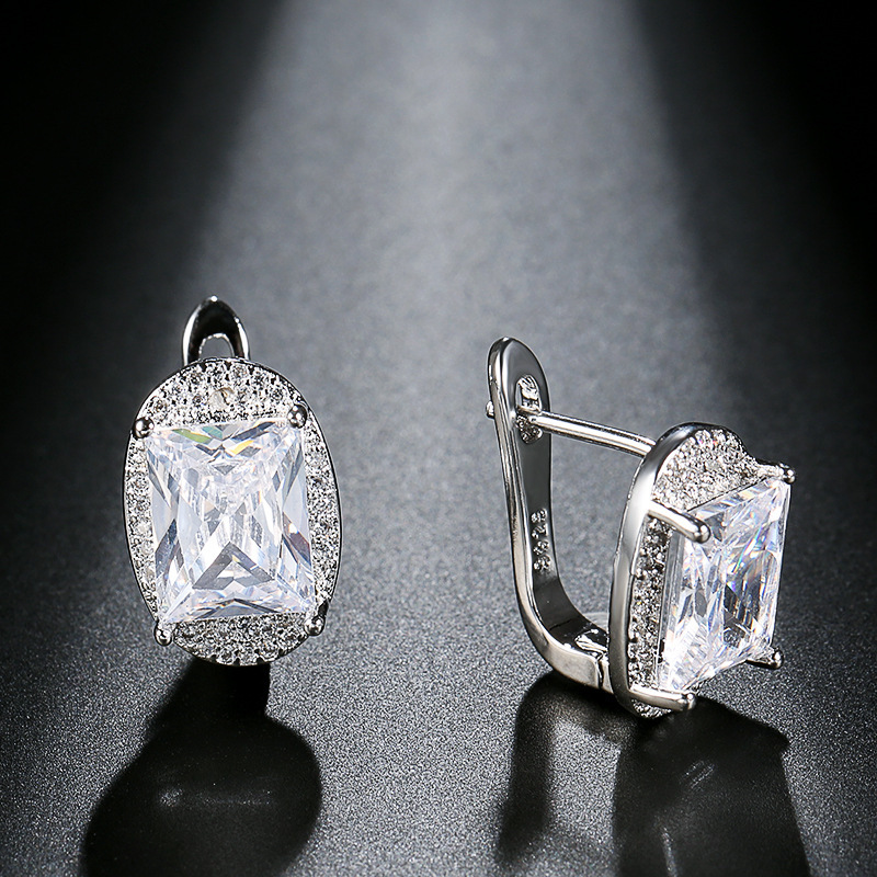 Hot-selling zircon earrings, exquisite and fashionable 18K gold Korean-style small ear studs, simple and trendy earrings and jewelry wholesale detail image 5