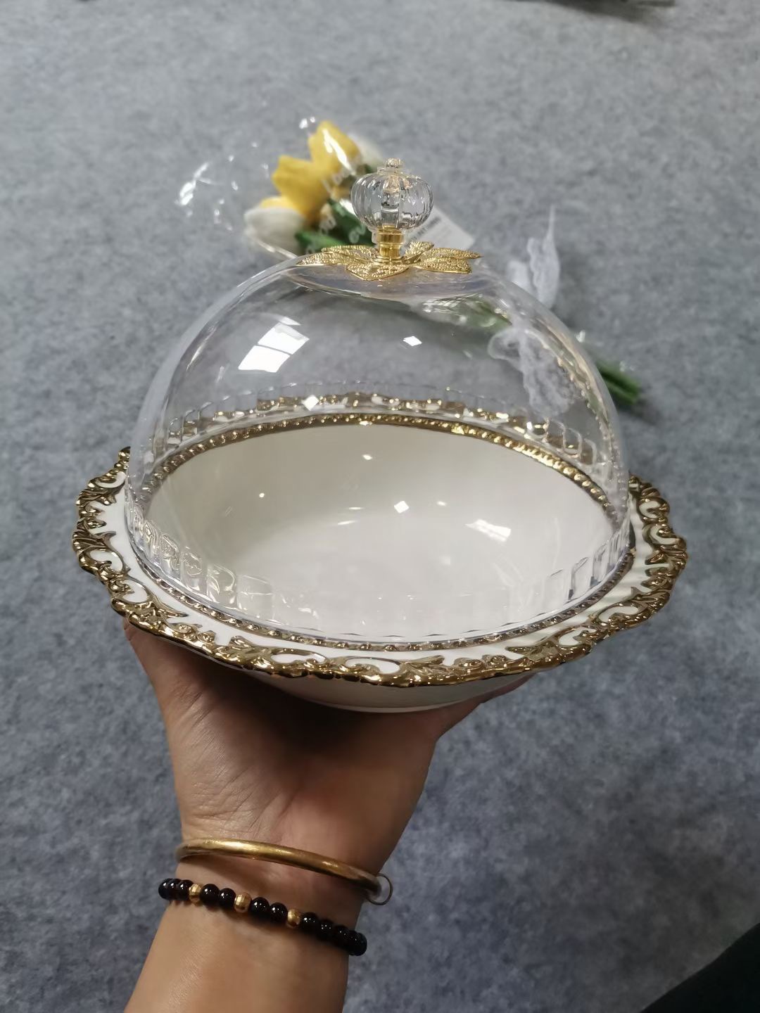 Yongsheng embossed lace covered electroplated Cake Plate YT11 Application Scenario