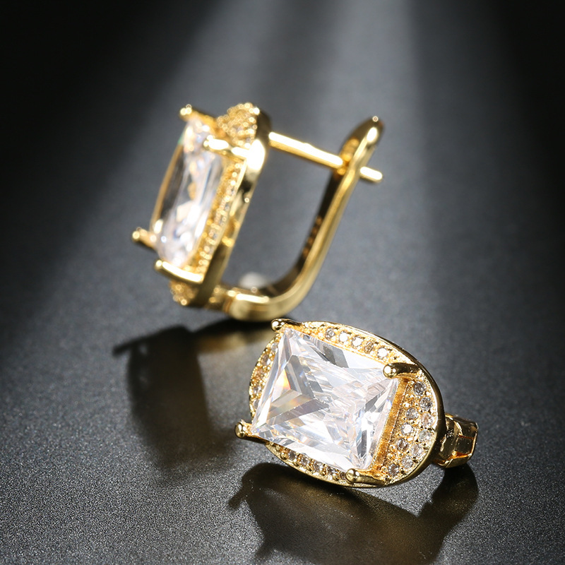 Hot-selling zircon earrings, exquisite and fashionable 18K gold Korean-style small ear studs, simple and trendy earrings and jewelry wholesale detail image 4