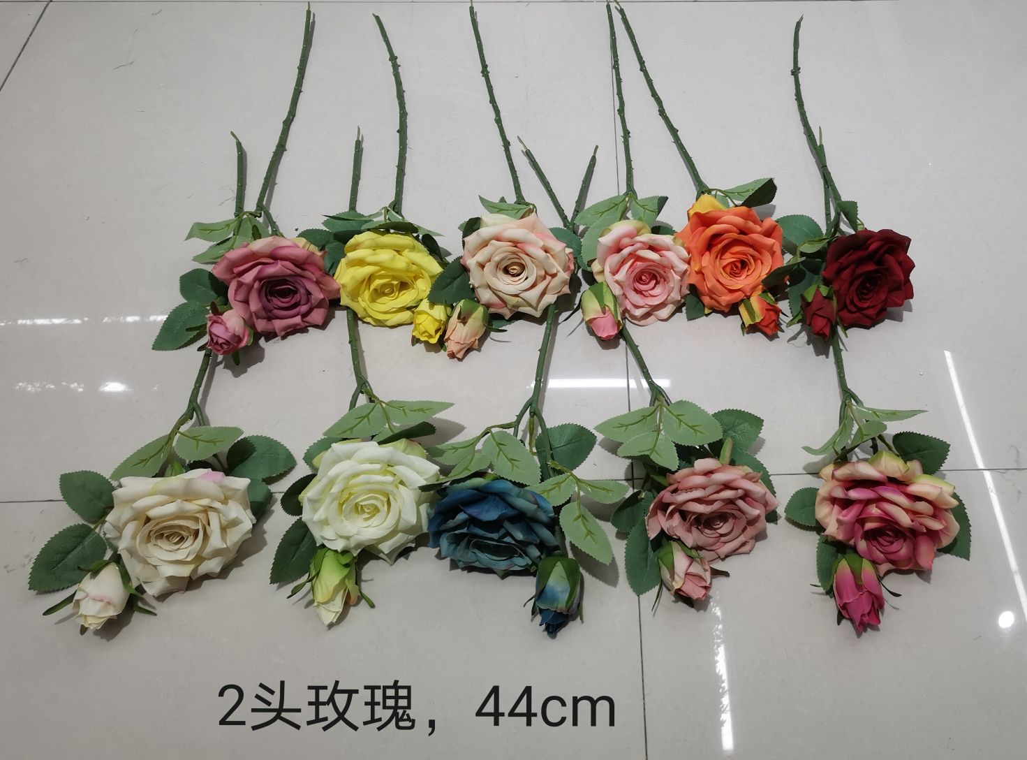 A single rose with a realistic touch Item Picture