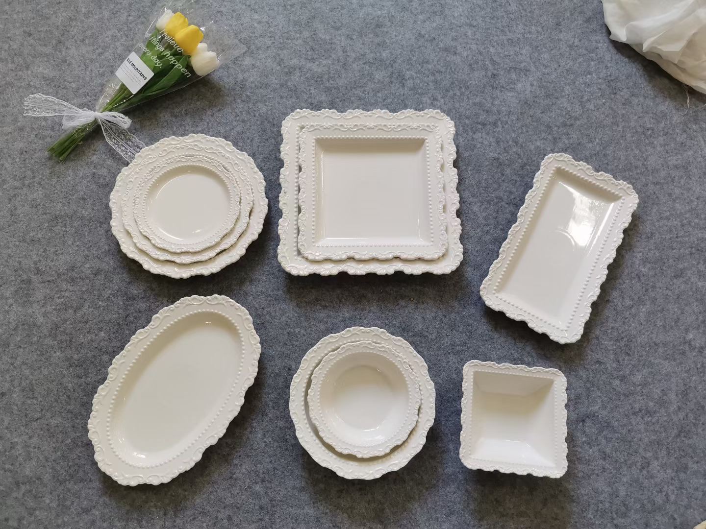 Yongsheng embossed lace simple style white porcelain dinner plate Application Scenario