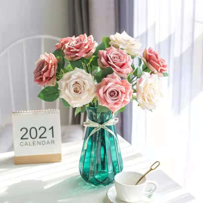 A single rose with a realistic touch Application Scenario
