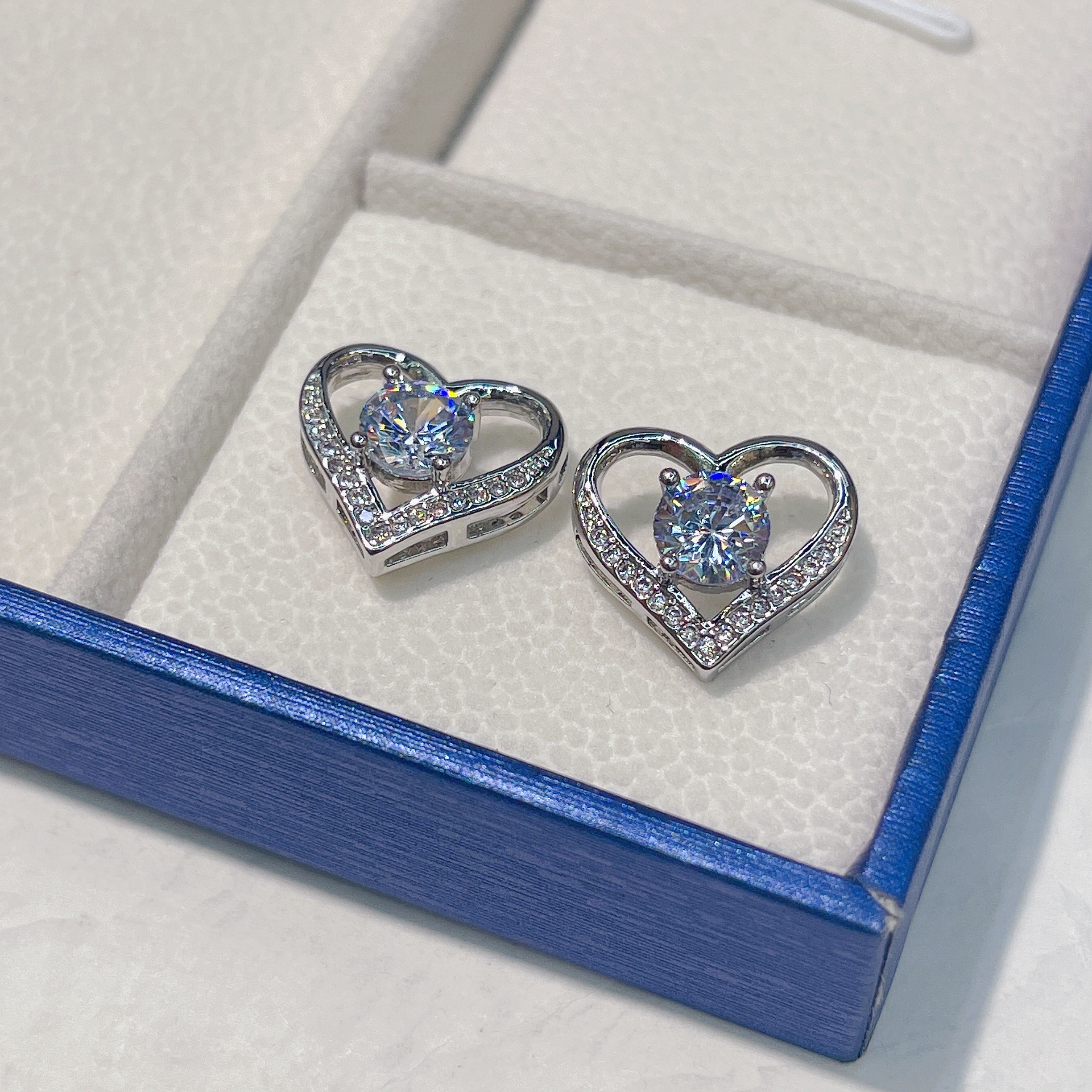 Bangjun Copper Jewelry products: Copper zircon ear studs, fashionable earrings, delicate earrings Specification image