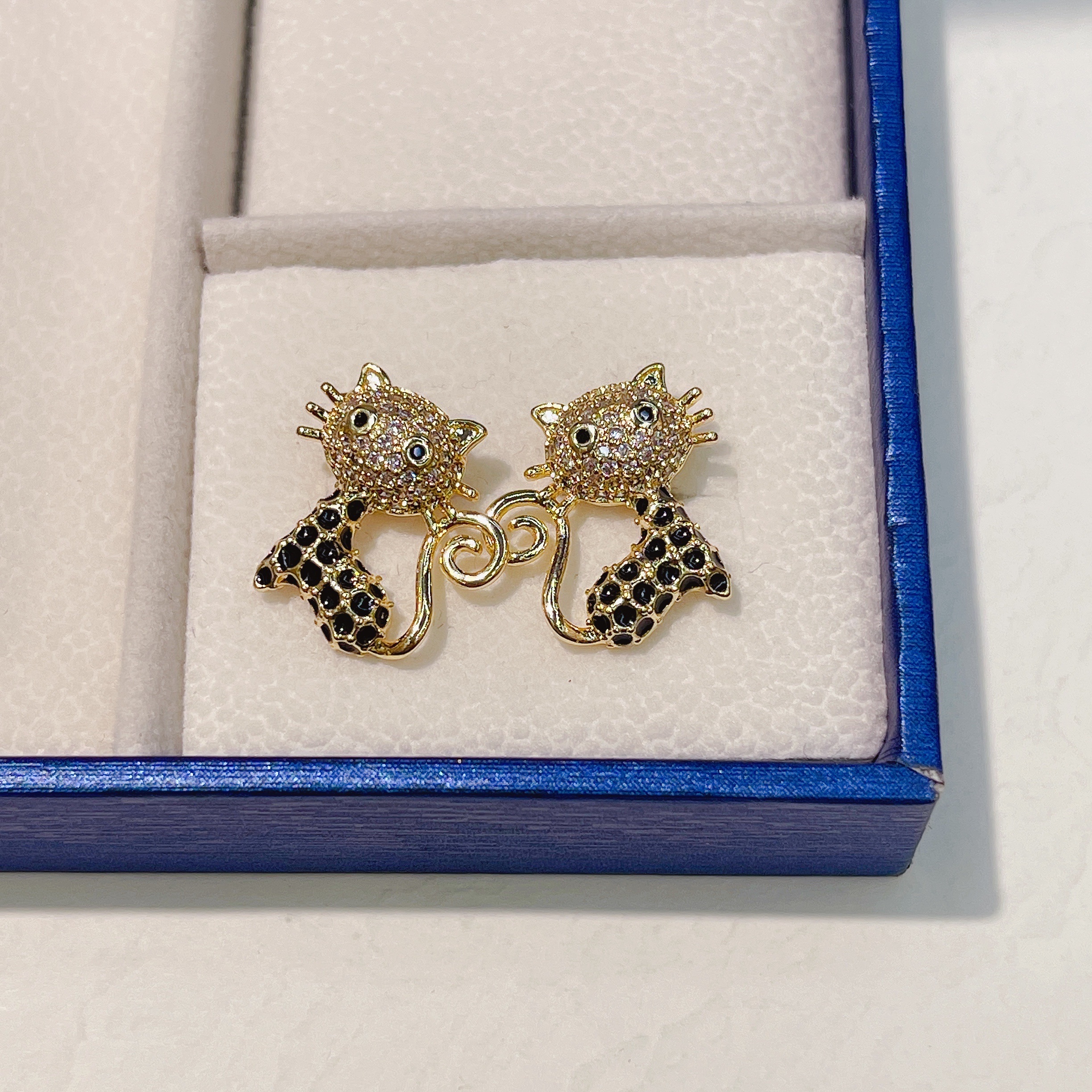 Copper-plated real gold stud earrings, butterfly kitten crown details Picture