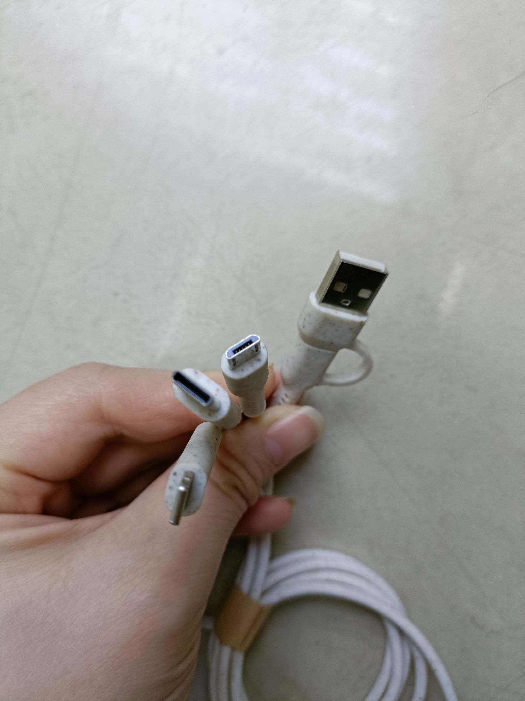 Two-to-three wheat straw data cable. Wheat straw degradable multi-purpose mobile phone data cable Specification image