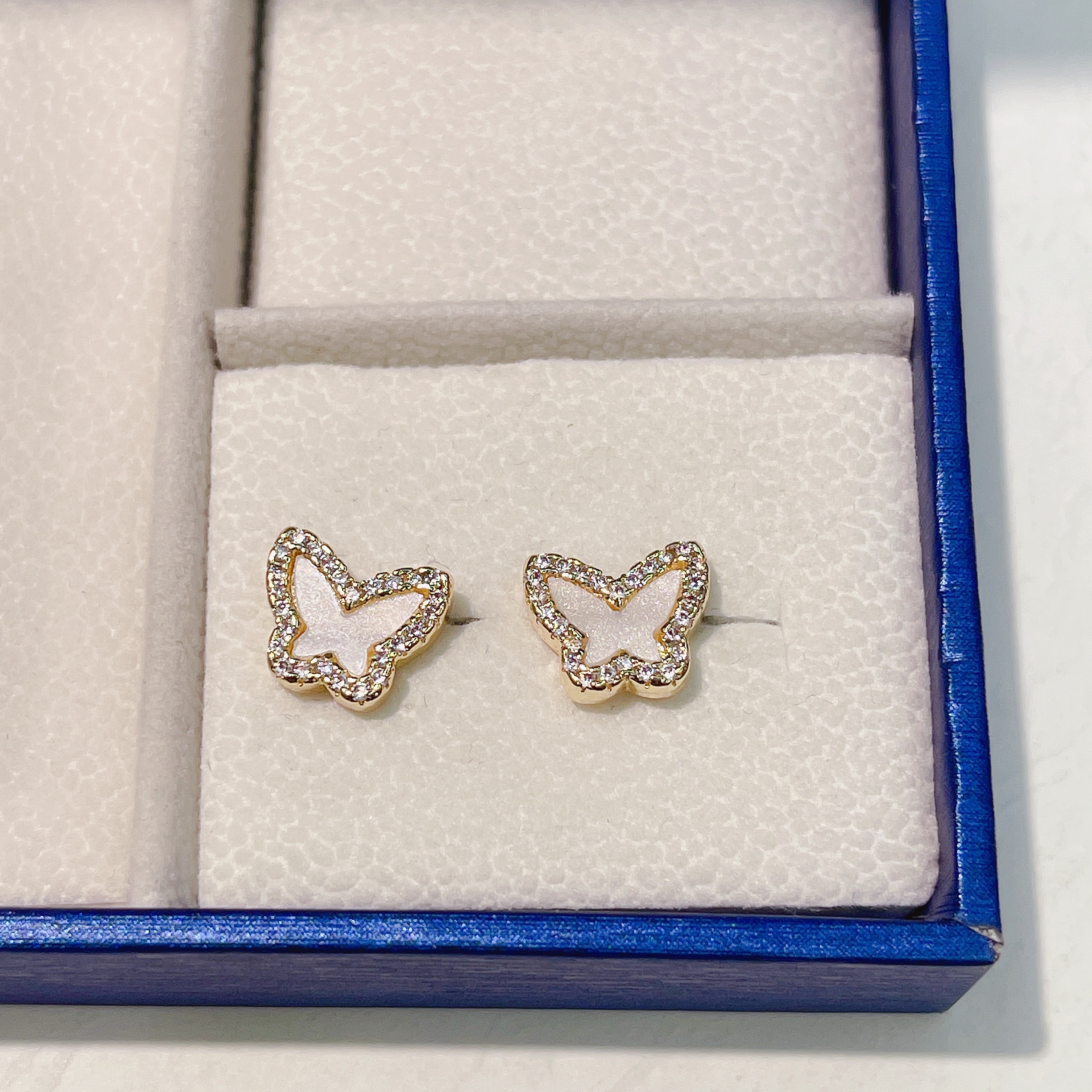 Copper-plated real gold stud earrings, butterfly kitten crown Application Scenario