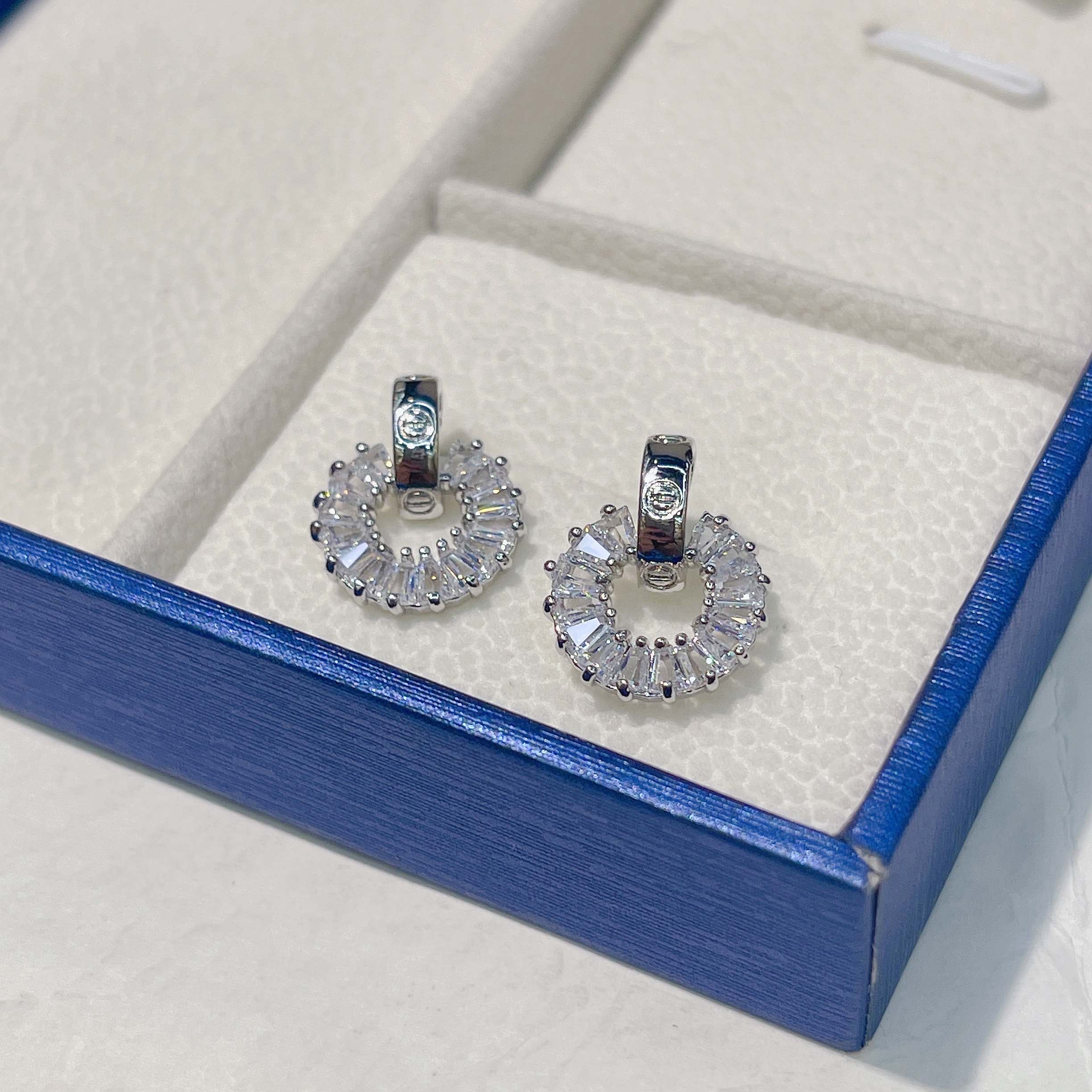 Bangjun Copper Jewelry products: Copper zircon ear studs, fashionable earrings, delicate earrings