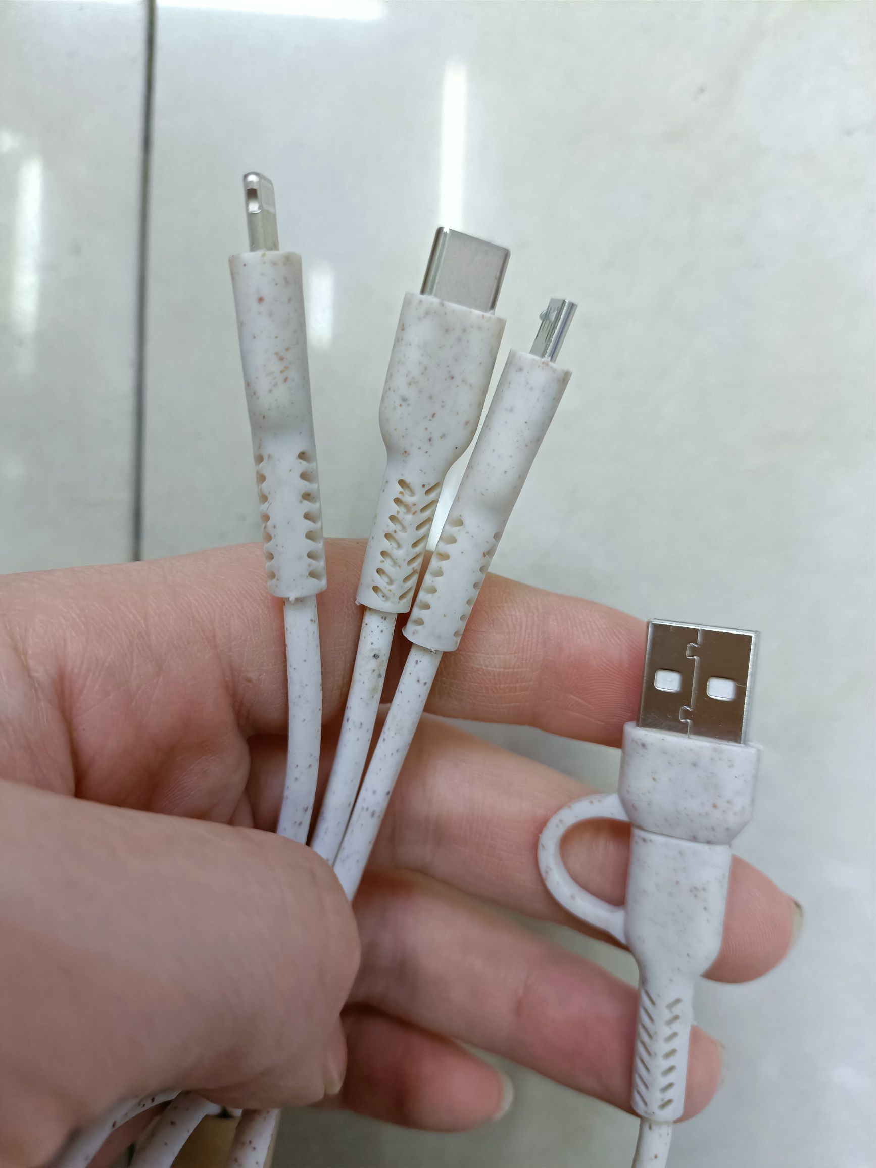 Two-to-three wheat straw data cable. Wheat straw degradable multi-purpose mobile phone data cable detail image 5