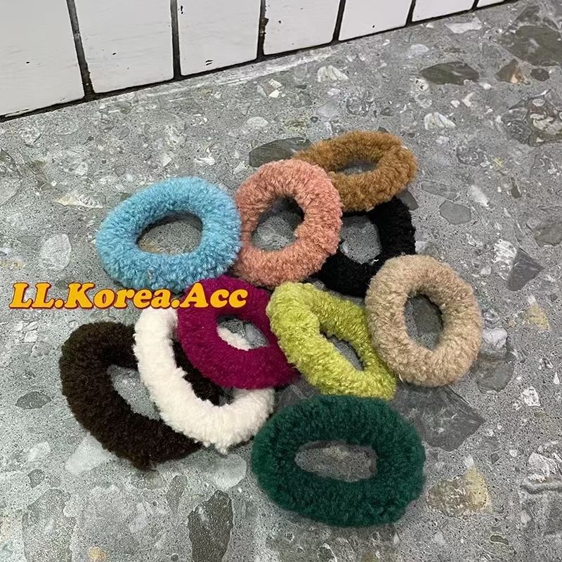 The popular velvet headband is a best-selling product in winter. It is very comfortable and of good quality Specification image