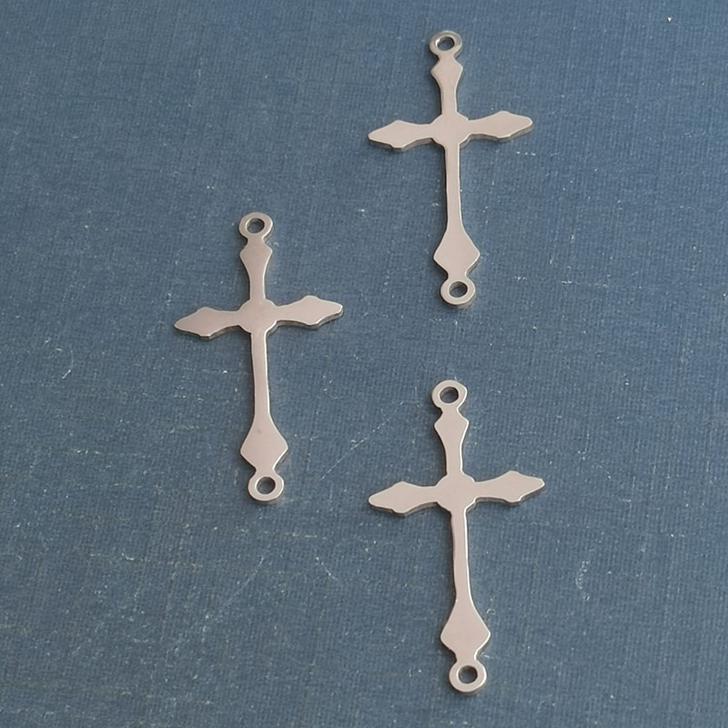 Factory direct sales of European and American fashionable cut stainless steel and titanium steel accessories, pendants, DIY ornaments, and cross wholesale Factory direct sales of European and American fashionable cut stainless steel and titanium steel accessories, pendants, DIY ornaments, and cross wholesale