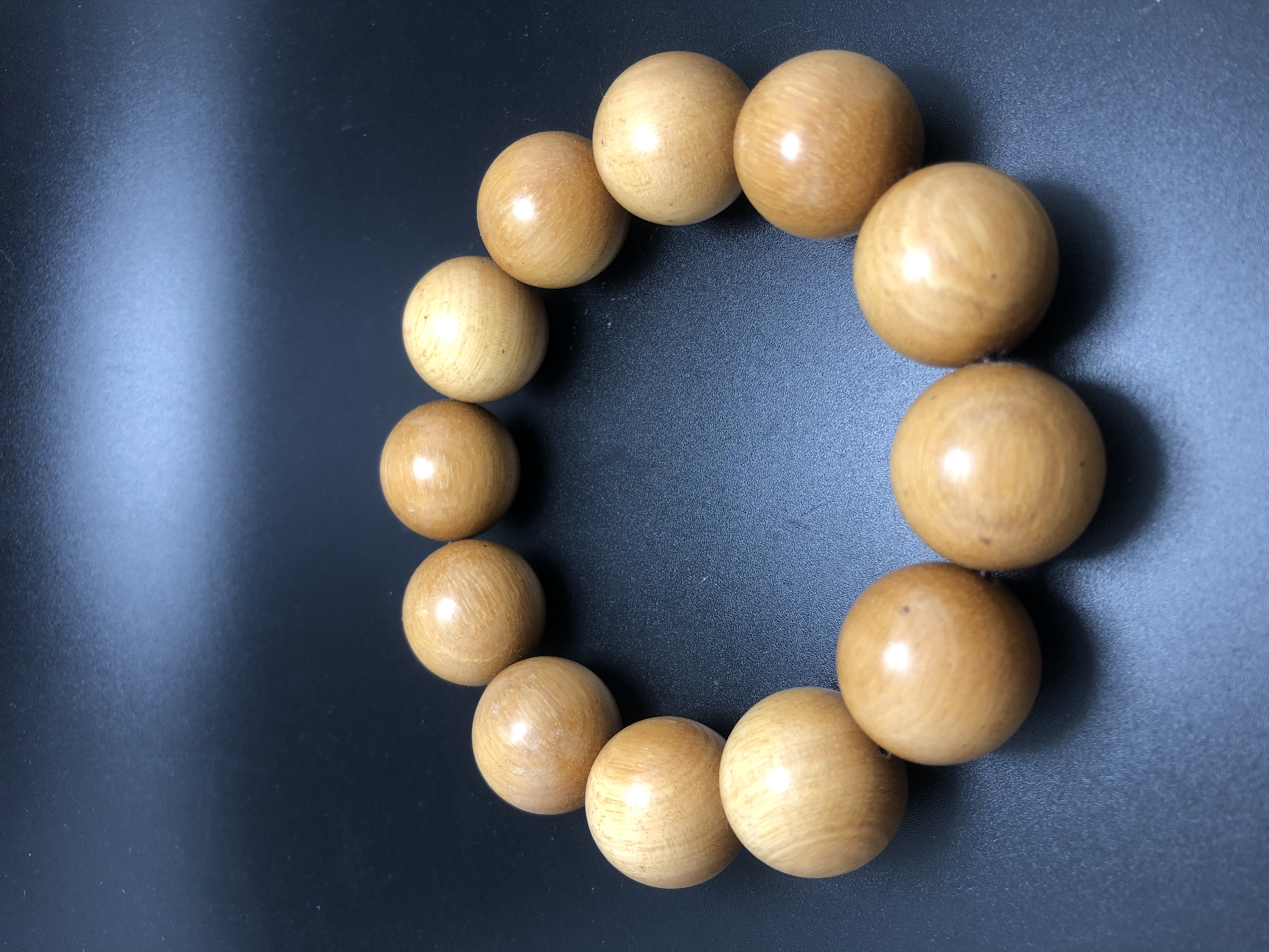 Australian sandalwood 2.0cm cultural play Buddhist prayer beads: Store 8091, Zone D, 3rd Floor, Phase I of Yiwu International Trade City