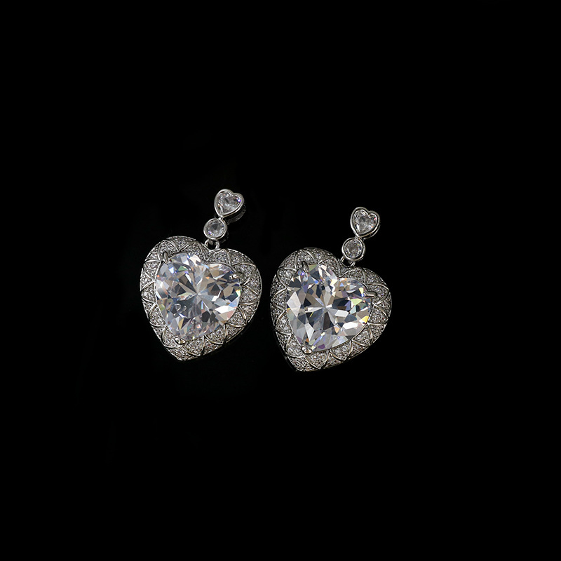 Korean-style simple zircon pendant set necklace, a unique design sense for women, versatile and high-end sweater chain detail image 8