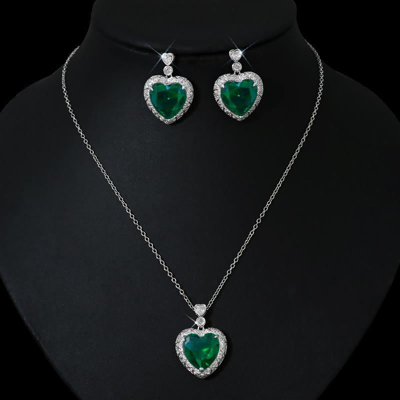 Korean-style simple zircon pendant set necklace, a unique design sense for women, versatile and high-end sweater chain
