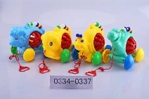 Children learning to walk, hand pushing airplane toys, wheel pushing AIDS, pushing fun, single pole learning to walk with a bell, tongue sticking out 0334-0337 Application Scenario