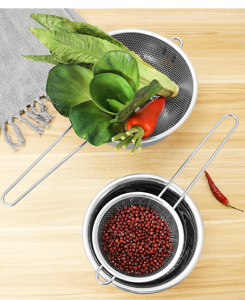 Thickened stainless steel single-handle multi-hole multi-purpose basin, fruit washing basket, vegetable washing basin, water and oil draining basin, multi-functional rice washing machine Application Scenario