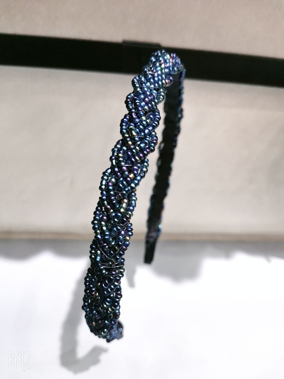 Korean version iron rod crystal hair band, the same style as the popular twisted hair clip, anti-slip hand-beaded hair accessory for adults and children detail image 5